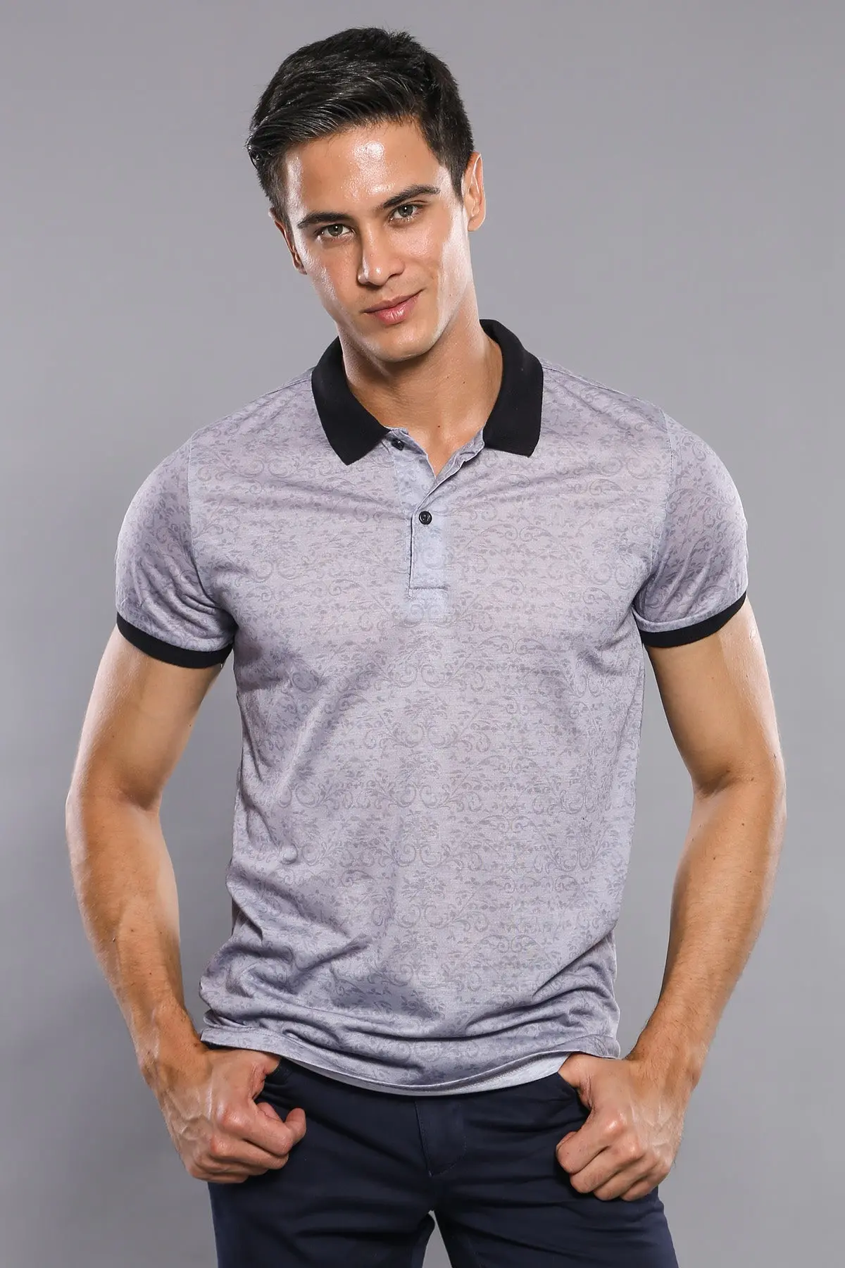 Çiçek Desenli Polo Yaka Gri T-shirt | Wessi Çiçek Desenli Polo Yaka Gri T-shirt | Wessi