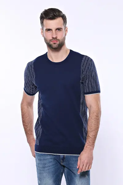 Bisiklet Yaka Kenarları Desenli Lacivert Örme T-shirt | Wessi