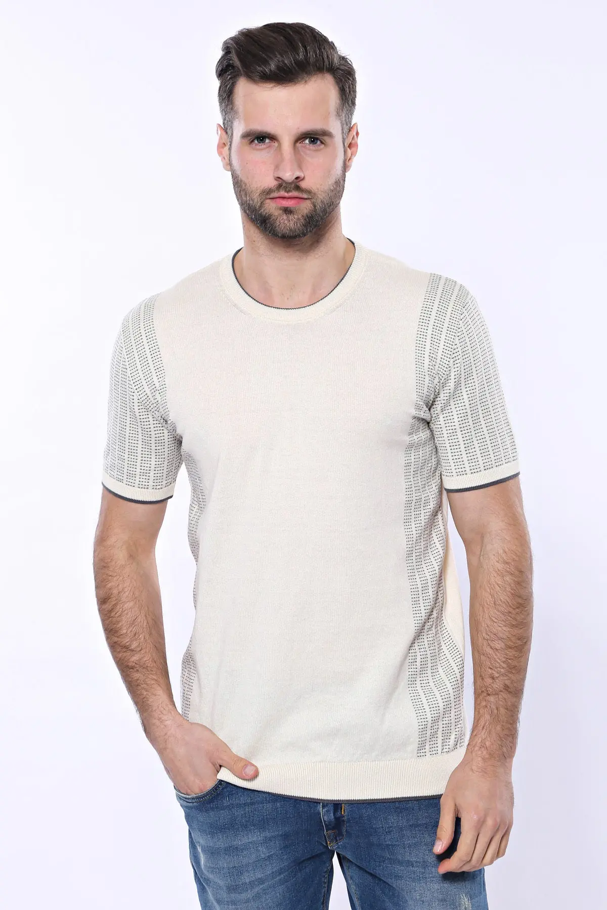 Bisiklet Yaka Kenarları Desenli Krem Örme T-shirt | Wessi Bisiklet Yaka Kenarları Desenli Krem Örme T-shirt | Wessi