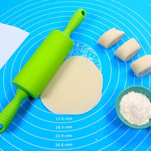 40*50 cm Silikon Ölçekli Kullanımı Kolay Hamur Açma Matı Ekmek Mantı Makarna Hamuru Yoğurma Matı (4745)