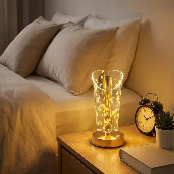 Açık Silindirik Kristal Altın Toz Model LED Masa Lambası – Gold Tabanlı, Dokunmatik, 3 Renk Işık Modlu, Şarjlı Modern Dekoratif Gece Lambası (4745)