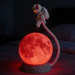 3D Ay Üzerinde Astronot LED Gece Lambası – Dokunmatik 10 Renk Değiştiren Dekoratif Çocuk Odası Masaüstü Ay Lambası (4745)-2