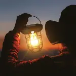 Solar Kamp Feneri – Güneş Enerjili, Otomatik Şarj ve Gece Işığı, Taşınabilir ve Asılabilir LED Dış Mekan Lamba (4745)-2