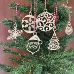 6 Parça Kırmızı Beyaz İpli Noel Babalı ve Kar Tanesi Model Ahşap Yılbaşı Ağaç Süsü (4745)-1
