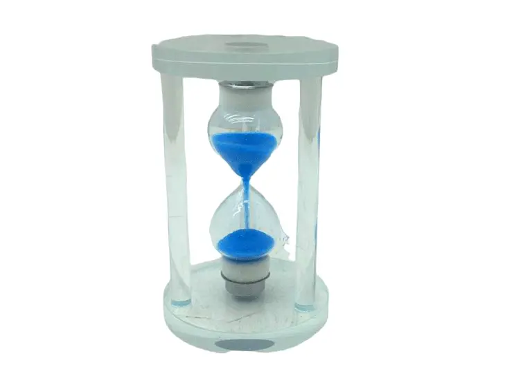 KÜÇÜK CAM KUM SAATİ CAM STANDLI 5 DAKİKA ZAMANLI = ÇAP: 5.8CM-YÜKSEKLİK: 9.8CM (4745)