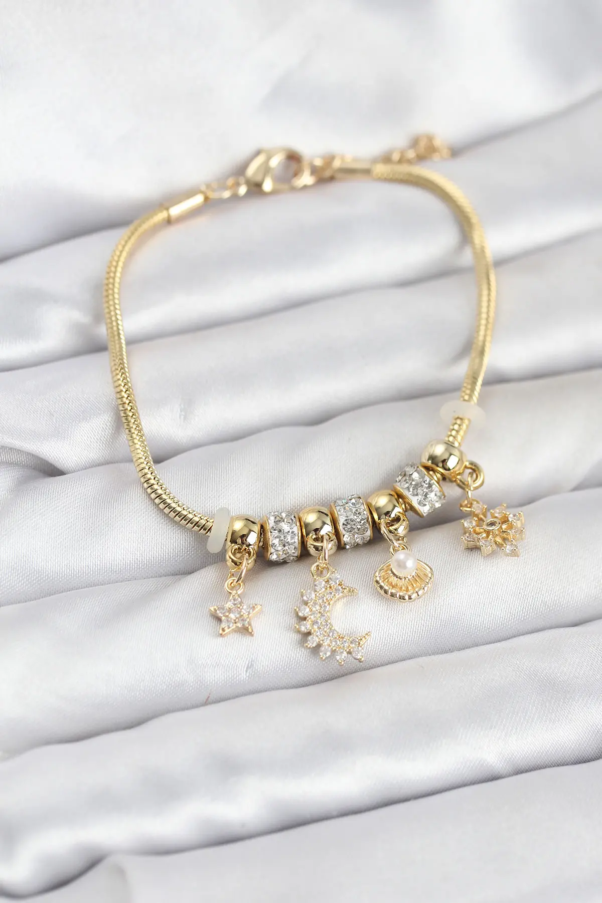 Pirinç Gold Renk Ay Charm Model Charmlı Kadın Bileklik TJ-BB8175