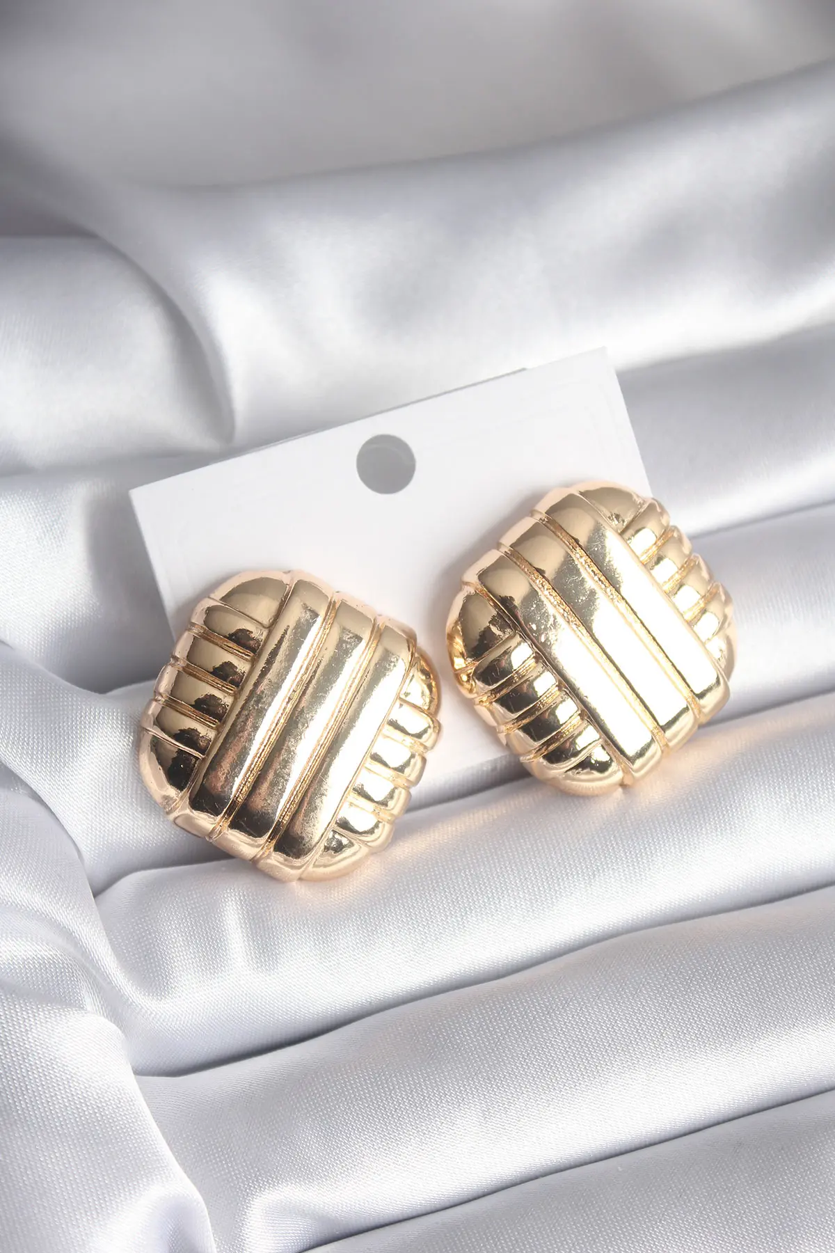 Pirinç Gold Renk İşleme Detay Kadın Küpe TJ-BKP8403