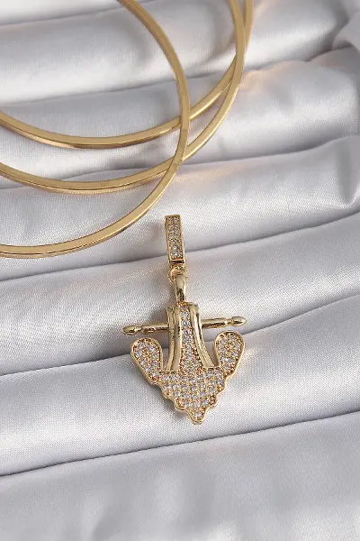 Pirinç Gold Renk Zirkon Taşlı Çapa Model Ajda Charm TJ-BC1000