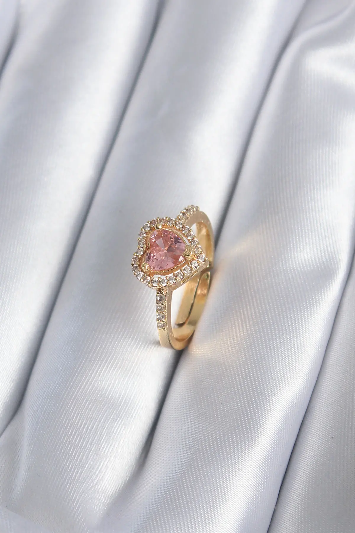 Pirinç Gold Renk Pembe Zirkon Taş Kalp Charm Model Kadın Yüzük TJ-BYK2860