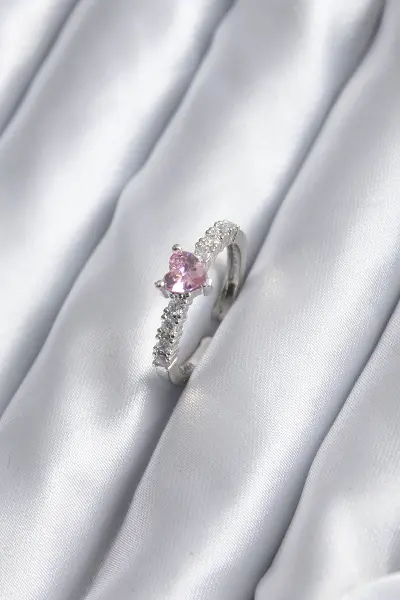 Gümüş Renk Zirkon Taşlı Pembe Kristal Kalp Model Kadın Yüzük TJ-BYK2851