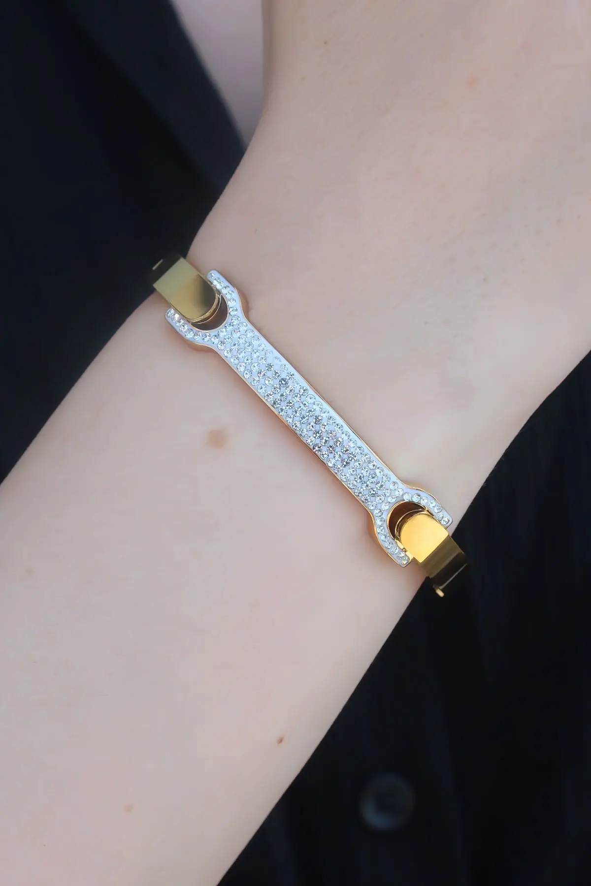 316L Çelik Gold Renk Zirkon Taşlı Kadın Kelepçe TJ-BB5285
