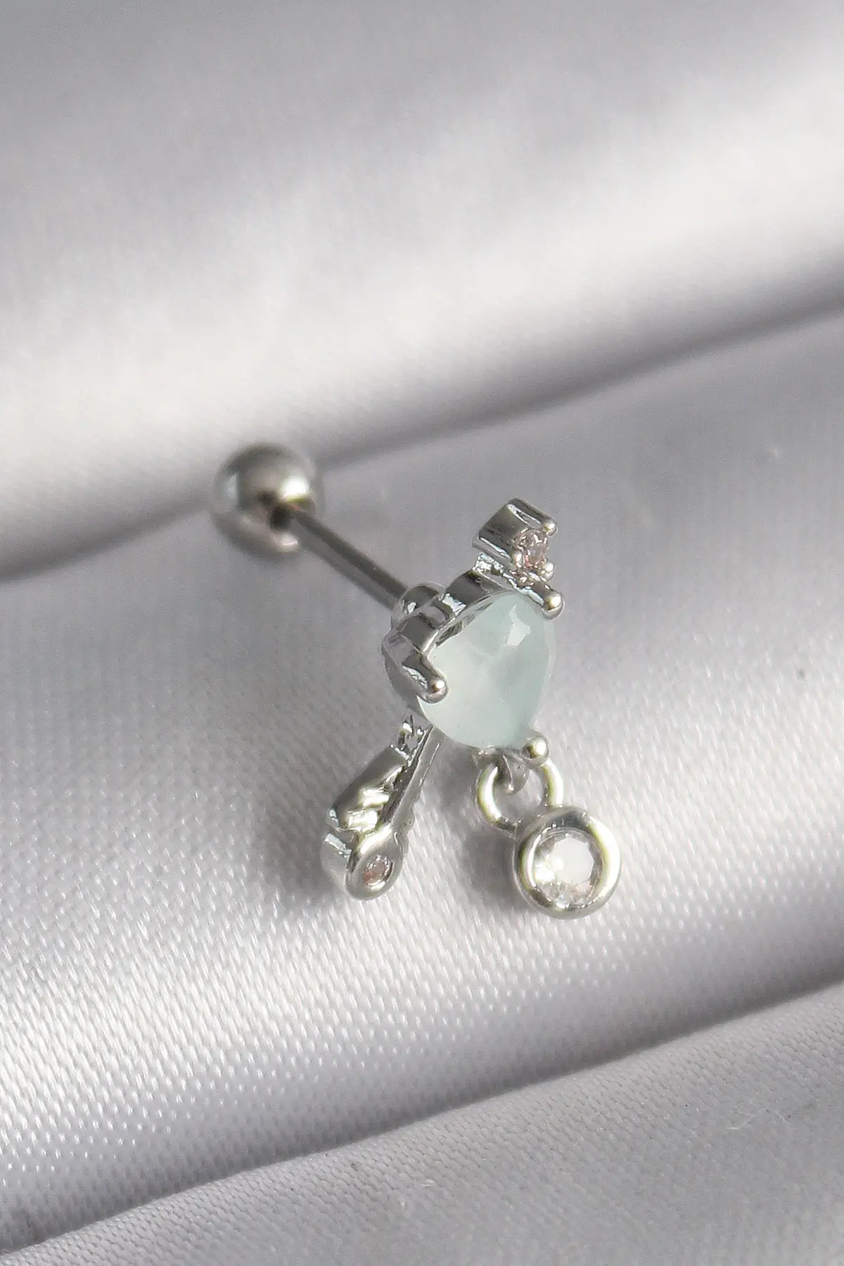 316L Çelik Gümüş Renk Beyaz Minelik Kalp Sallantı Zirkon Taş Detay Tragus Piercing TJ-PR1229