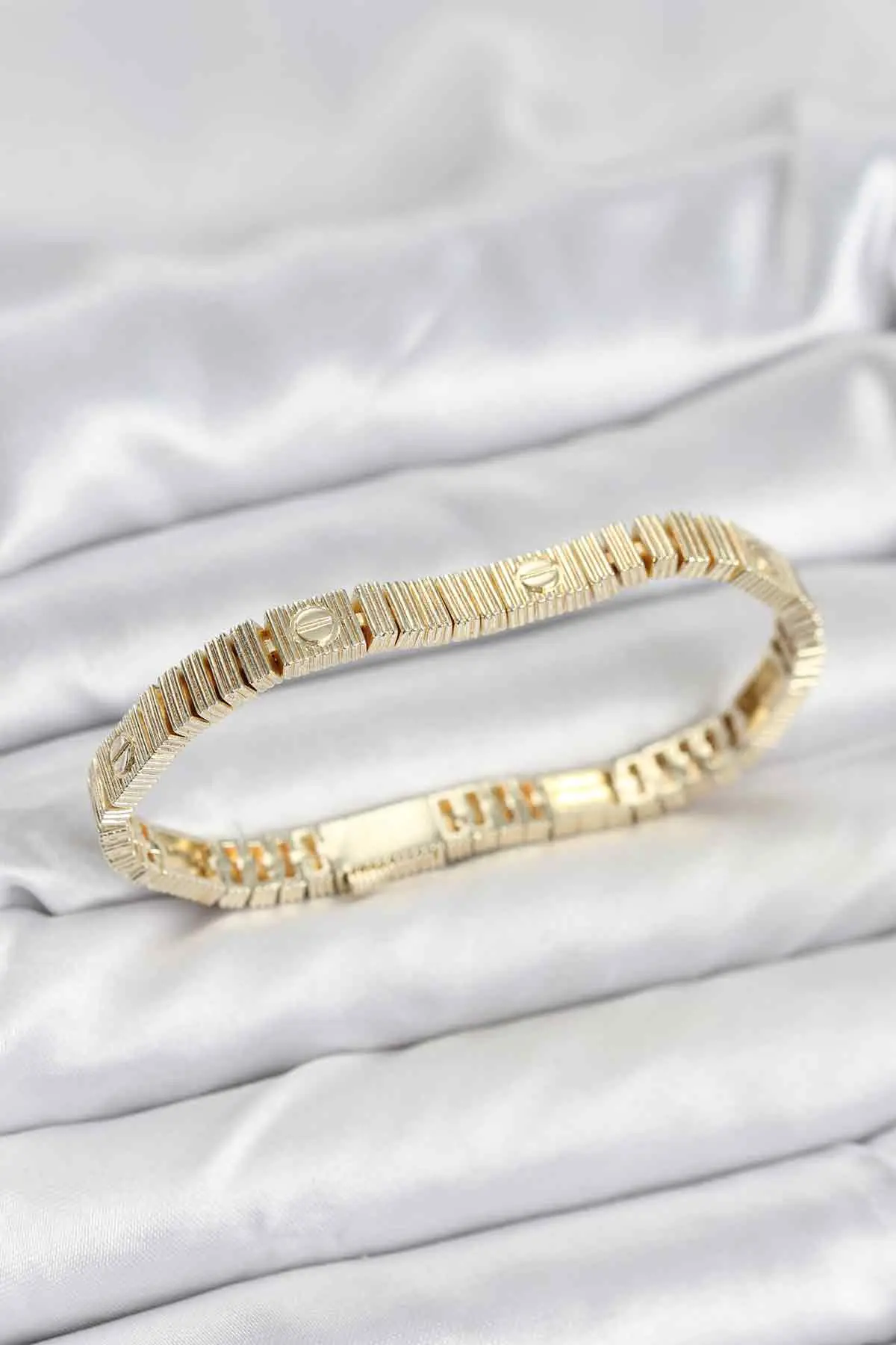 Gold Renk Vip Seri Bileklik TJ-BB8078