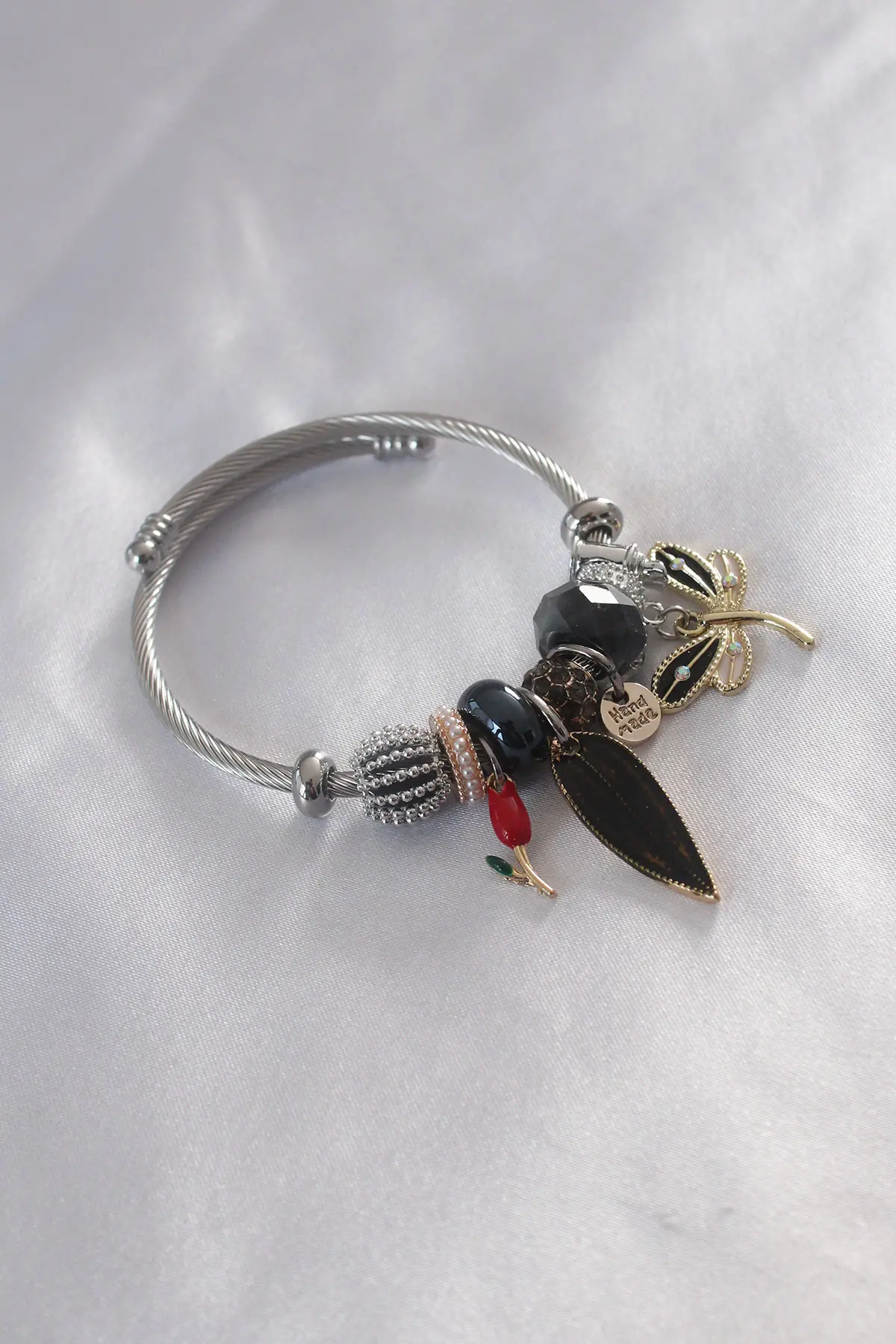Çelik Charm Model Siyah Figür Yaprak Detay Kadın Bileklik - TJ-BB4795