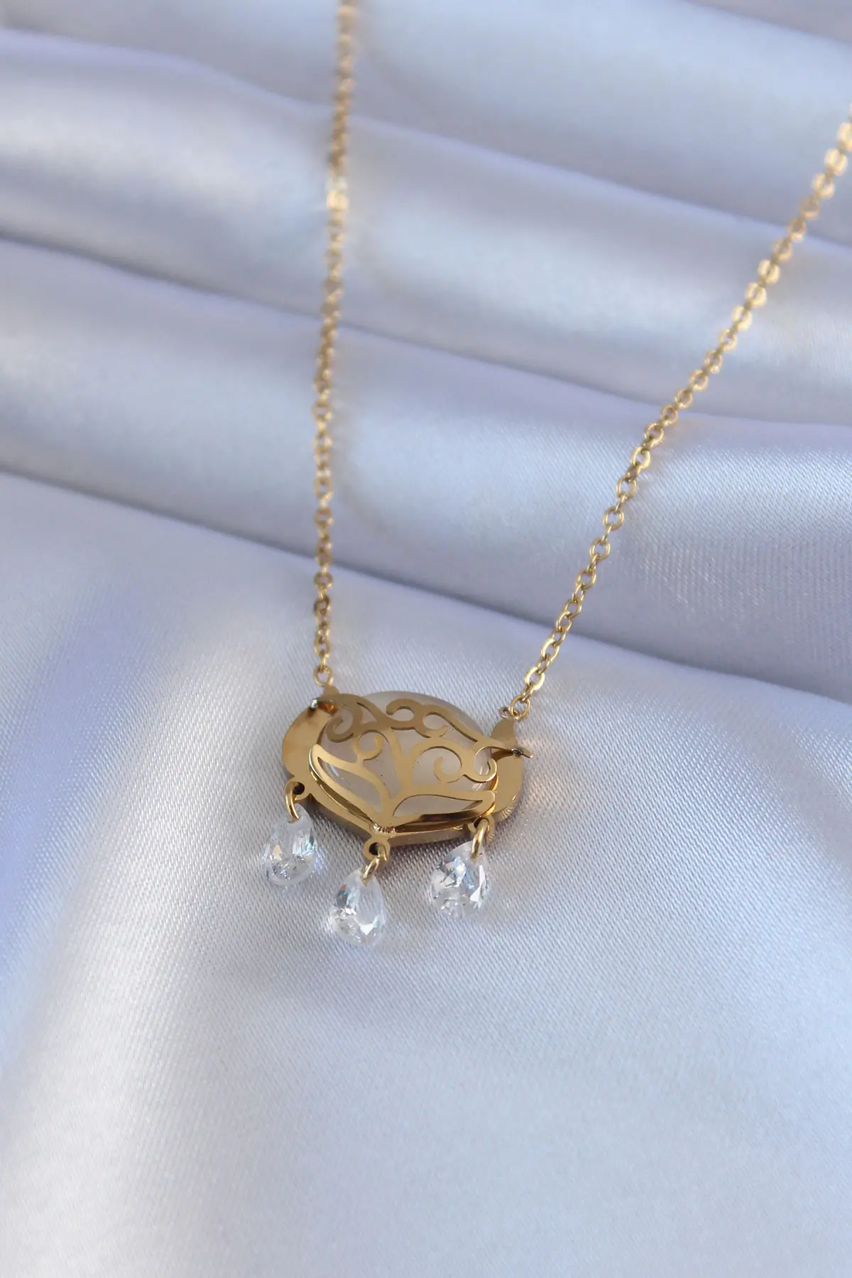 316L Çelik Gold Renk Lotus Model Zirkon Taşlı Kadın Kolye TJ-BKO7578