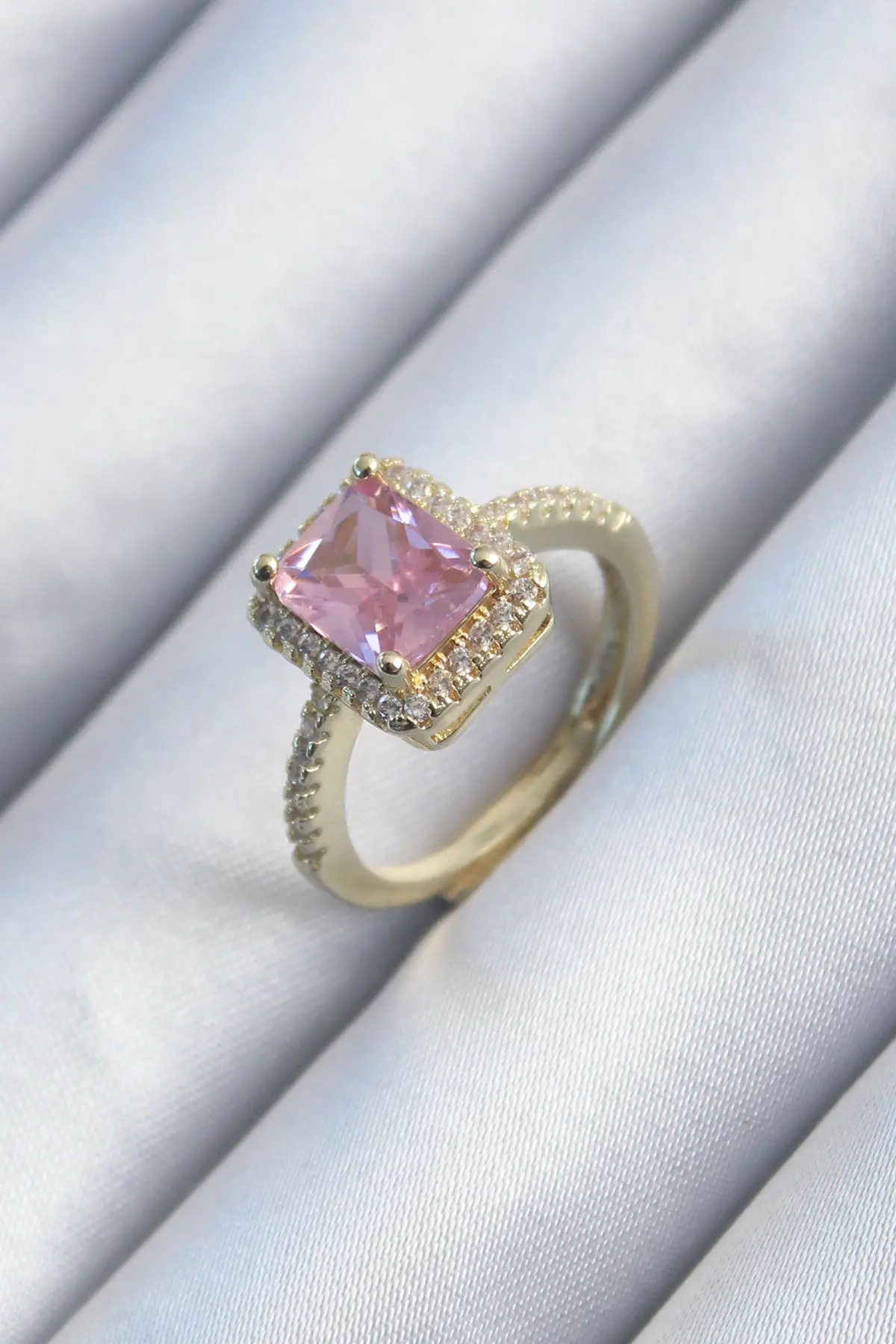 Pirinç Gold Renk Pembe Zirkon Taşlı Kadın Yüzük TJ-BYK2902