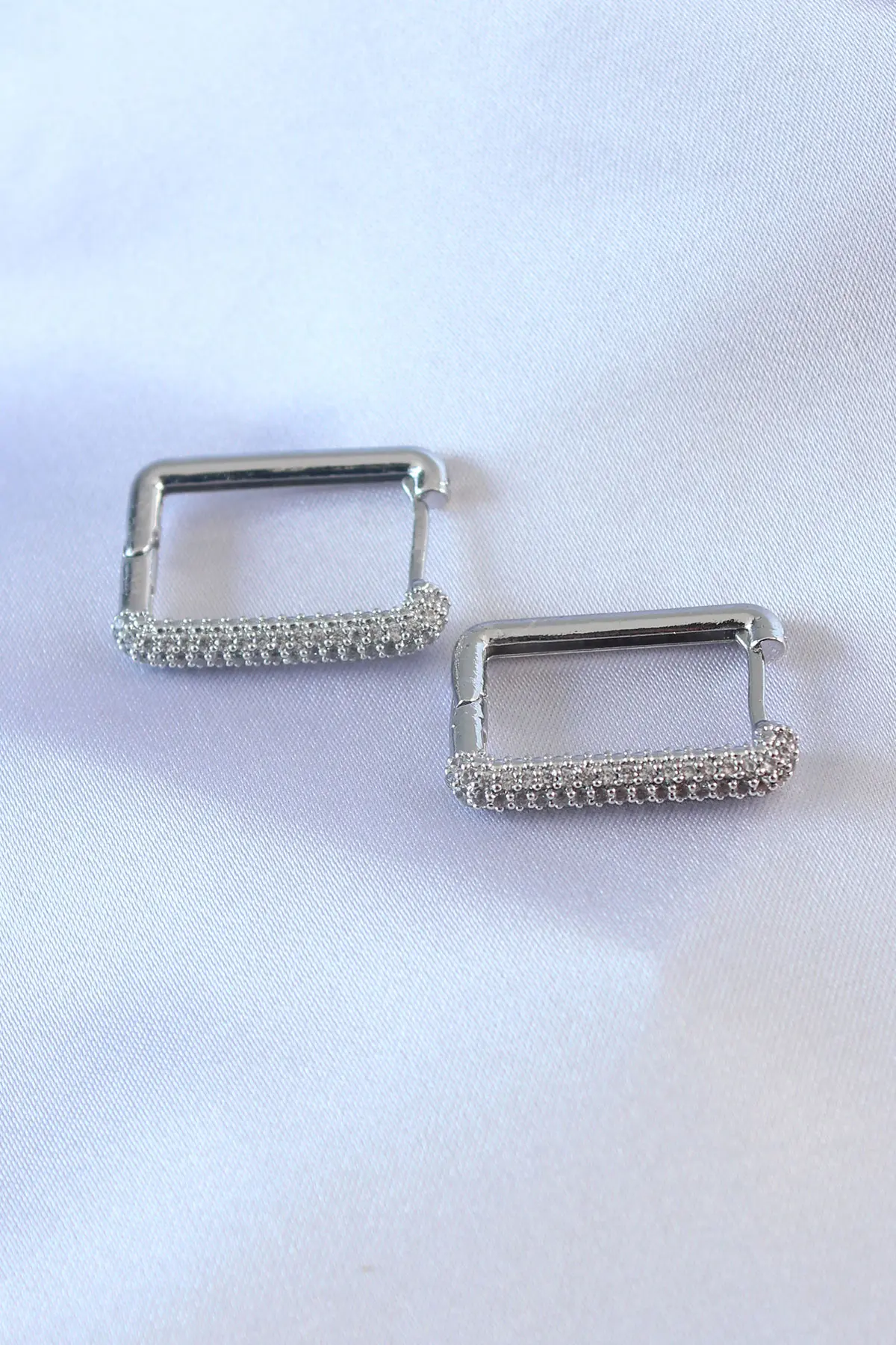 Gümüş Renk Kare Model Zirkon Taşlı Pirinç Kadın Küpe TJ-BKP7527