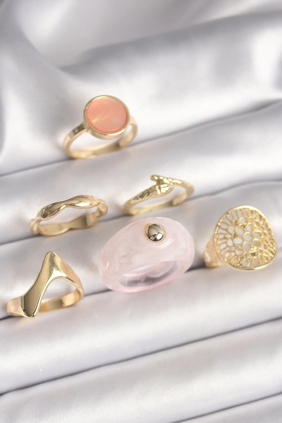 Pirinç Gold Renk Pembe Plastik Yüzük Model Daire Pembe Mine Yılan Detay 6'Lı Kadın Yüzük Seti TJ-BYK3613