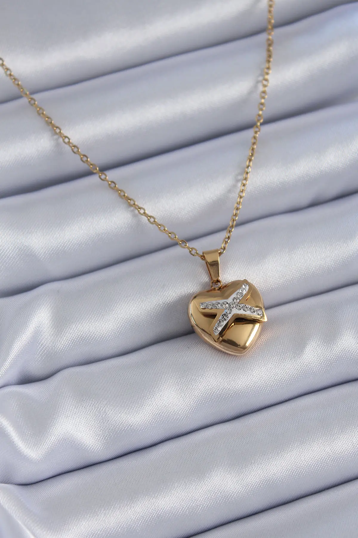 316L Çelik Gold Renk Zirkon Detay Kalp Model Kadın Kolye TJ-BKO7626