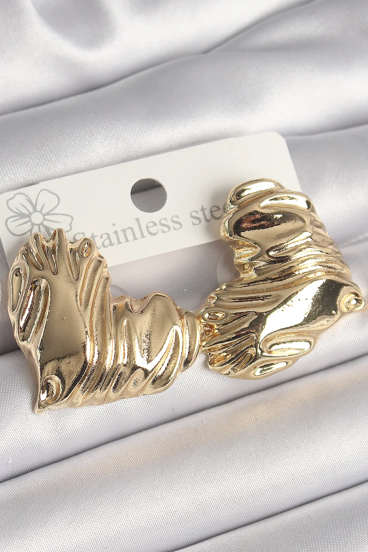 Pirinç Gold Renk İşlemeli Kalp Model Kadın Küpe TJ-BKP10242
