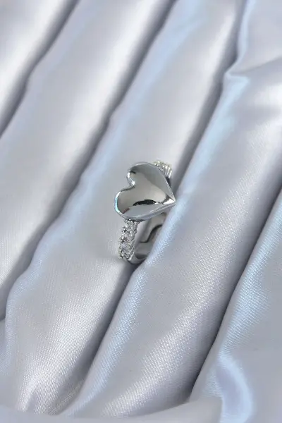 Gümüş Renk Pirinç Zirkon Taşlı Kalp Model Kadın Yüzük TJ-BYK2820
