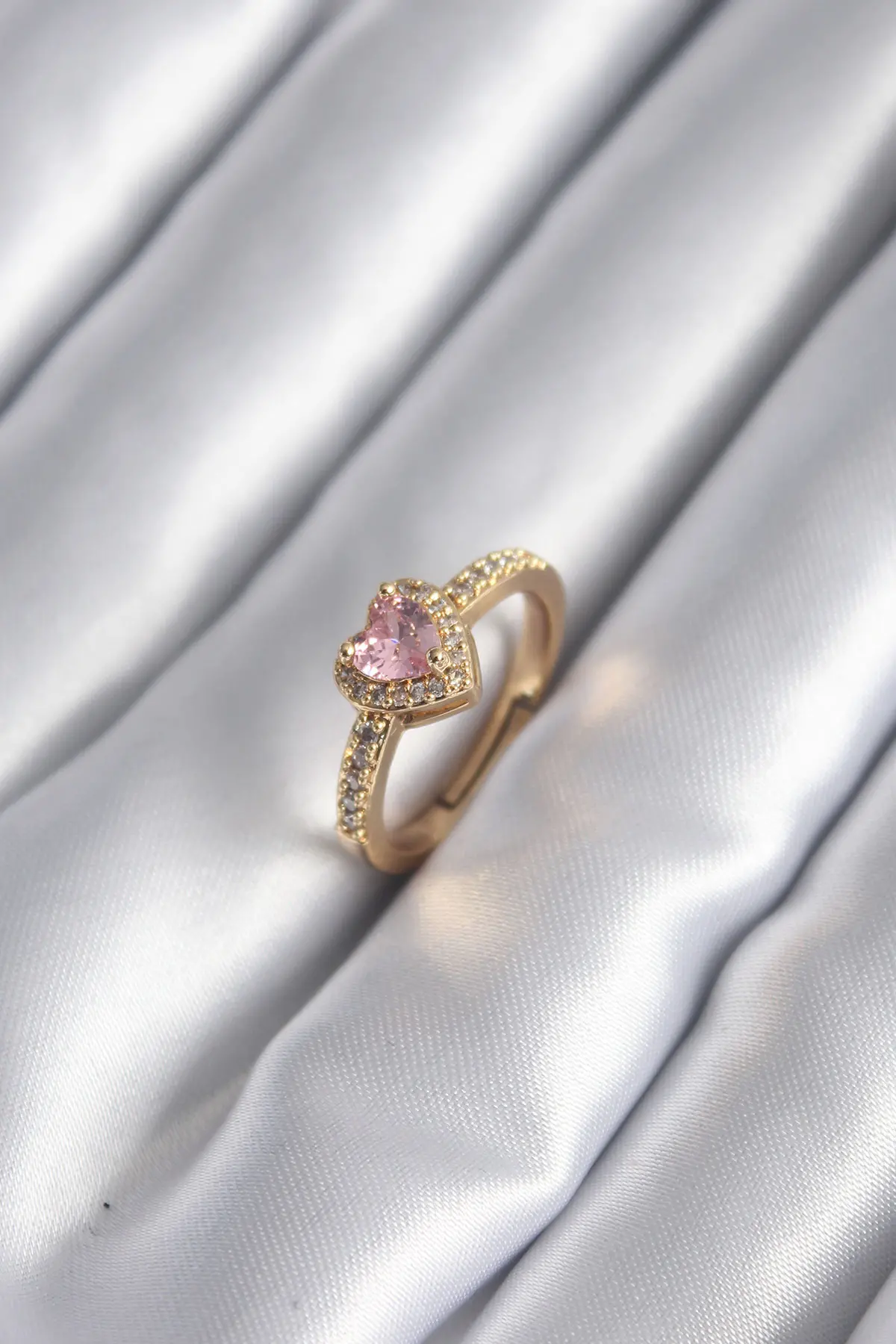 Pirinç Gold Renk Pembe Zirkon Taş Kalp Charm Model Kadın Yüzük TJ-BYK2957