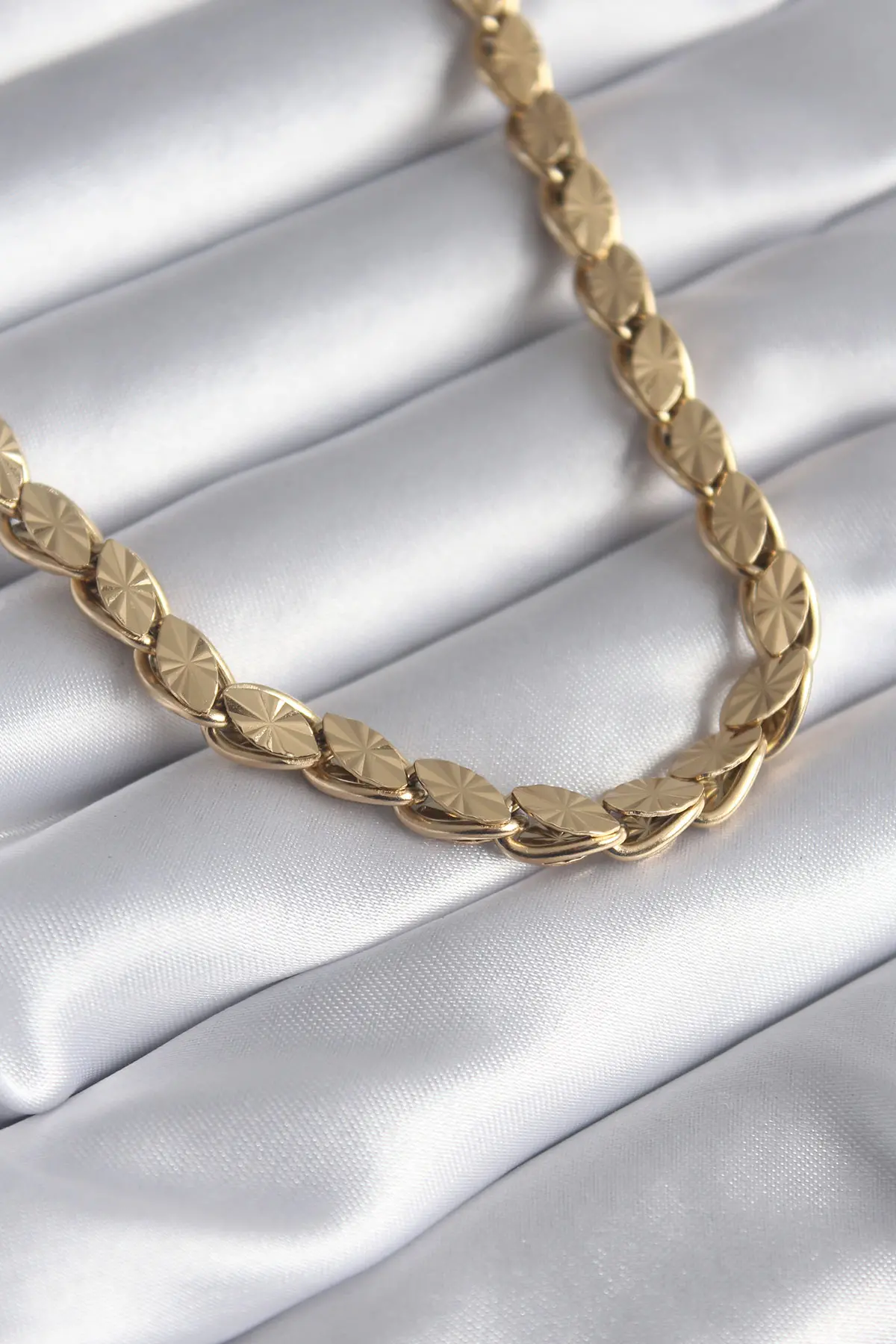 316L Çelik Gold Renk Kesim Arpa Zincir Model Kadın Kolye TJ-BKO8285