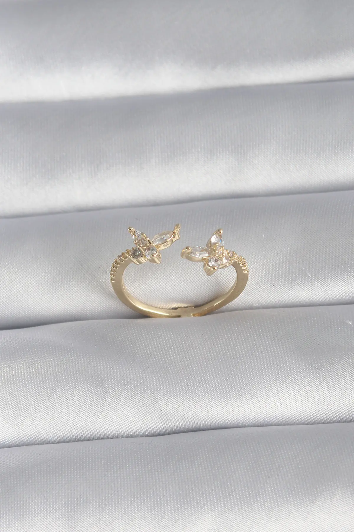 Pirinç Gold Renk Zirkon Taşlı Model Kadın Yüzük TJ-BYK3008