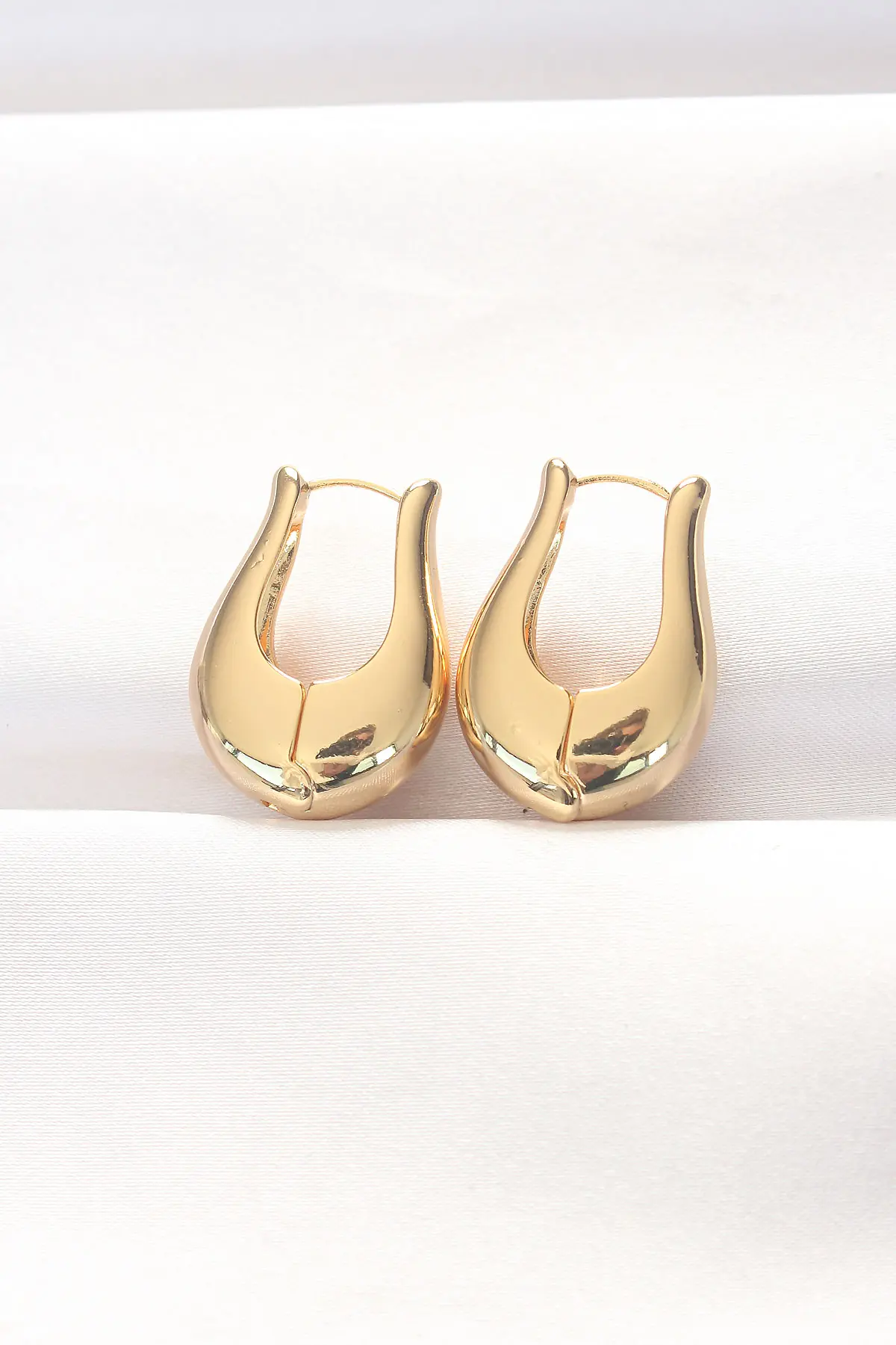 Pirinç Gold Renk Bombeli Küpe TJ-BKP8878