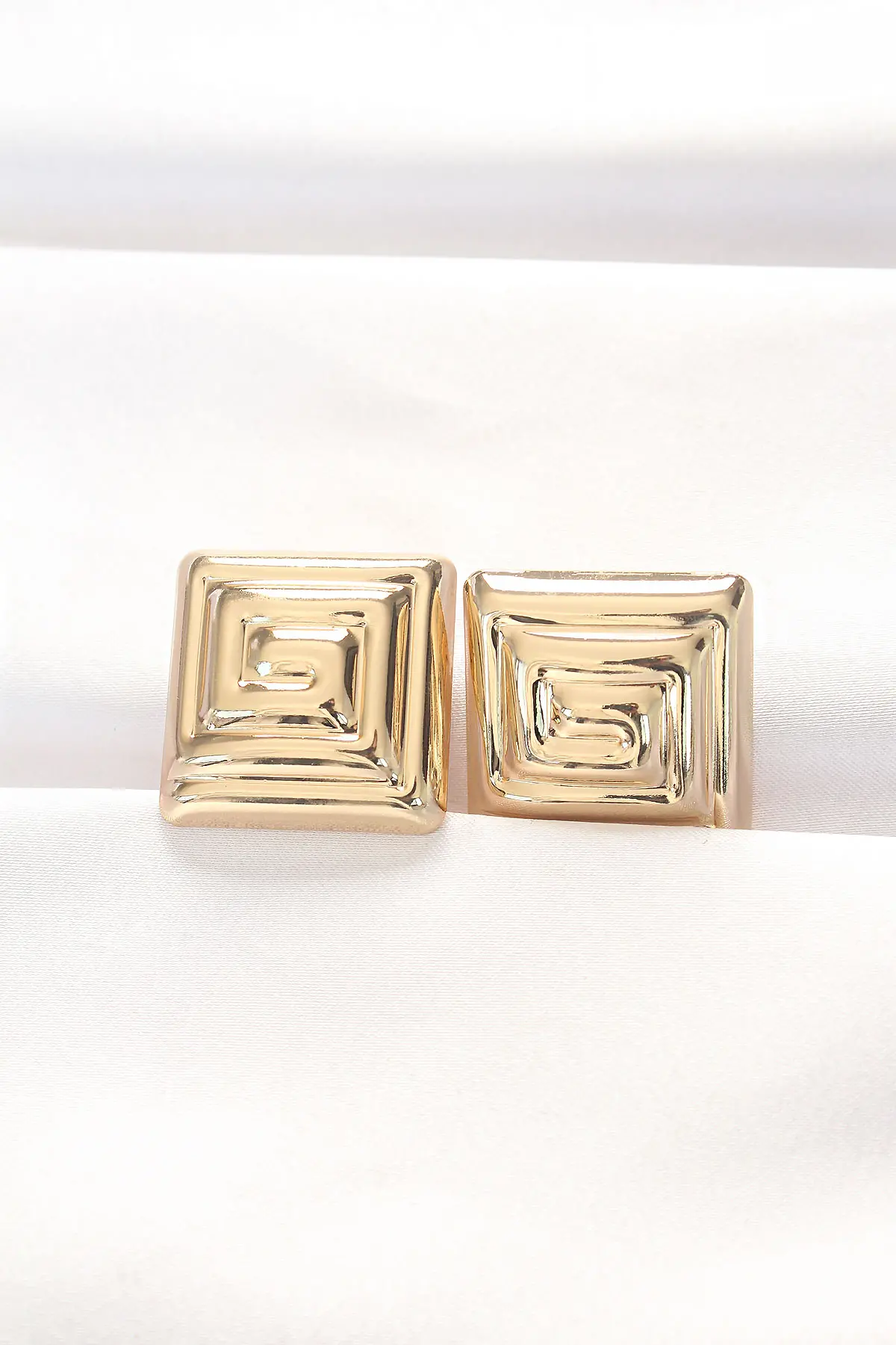 Pirinç Gold Renk Kare Form Küpe TJ-BKP8879