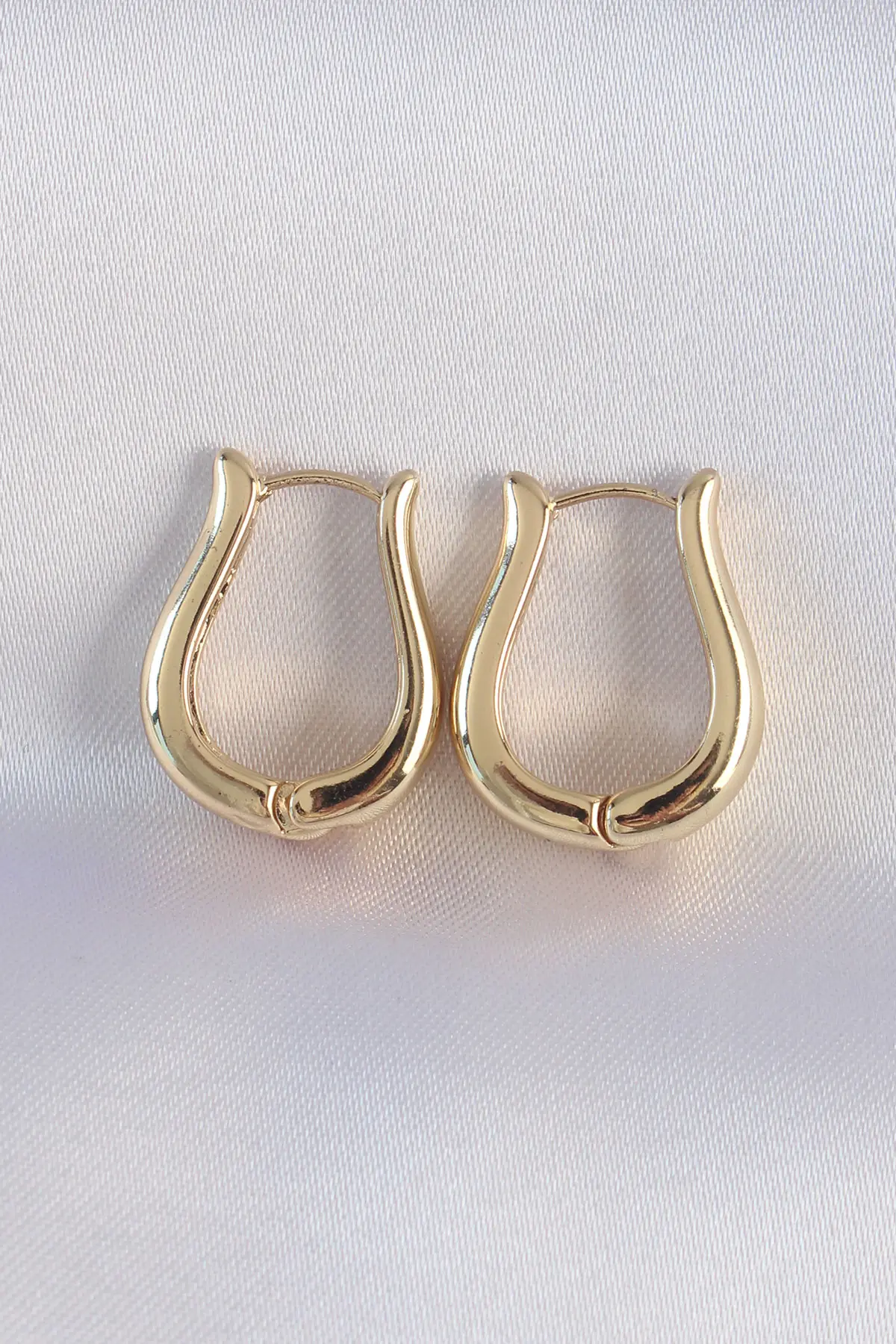 Pirinç Gold Renk İçi Boş Gül Küpe TJ-BKP8976