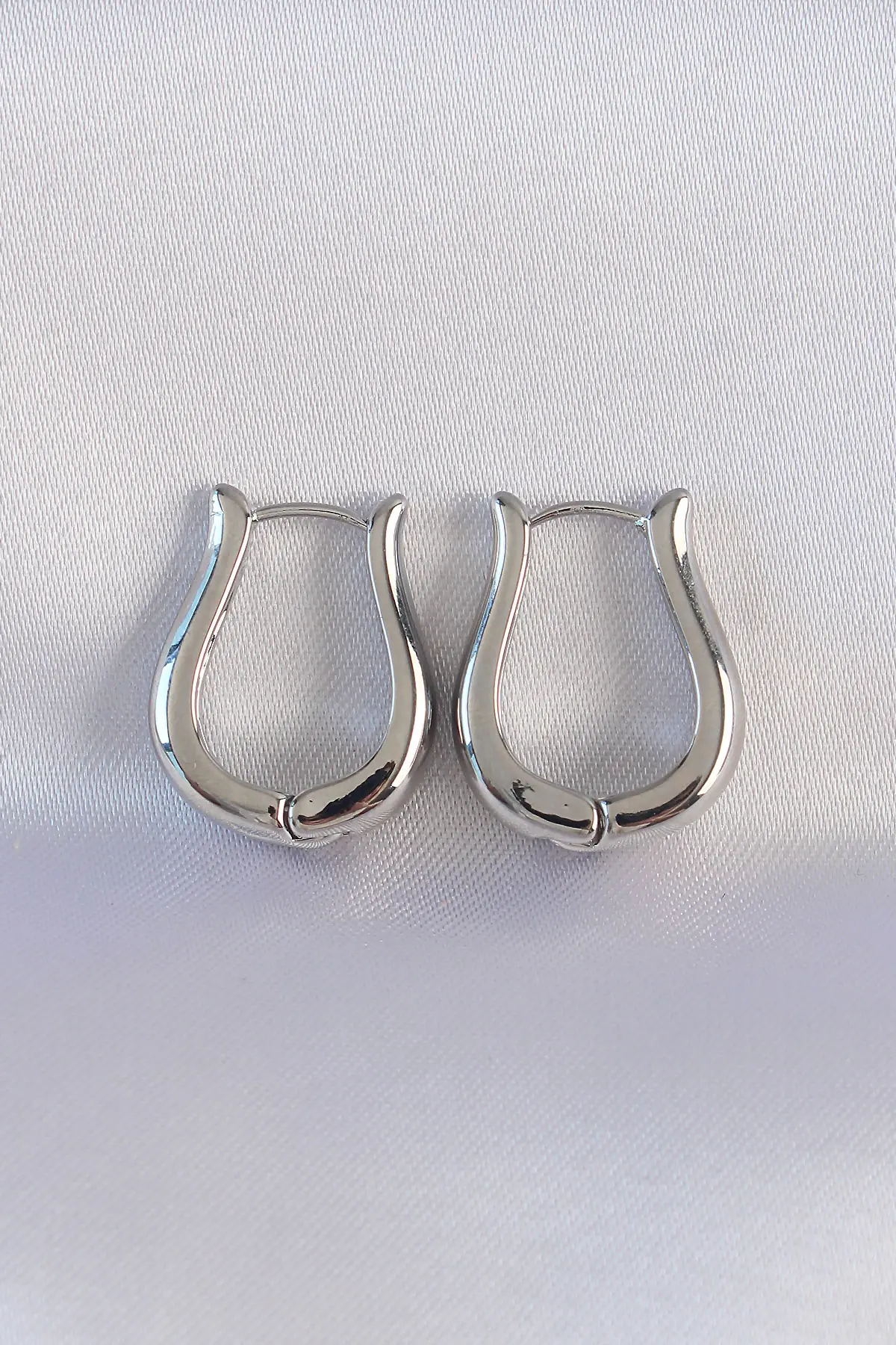 Pirinç Gümüş Renk İçi Boş Gül Küpe TJ-BKP8977