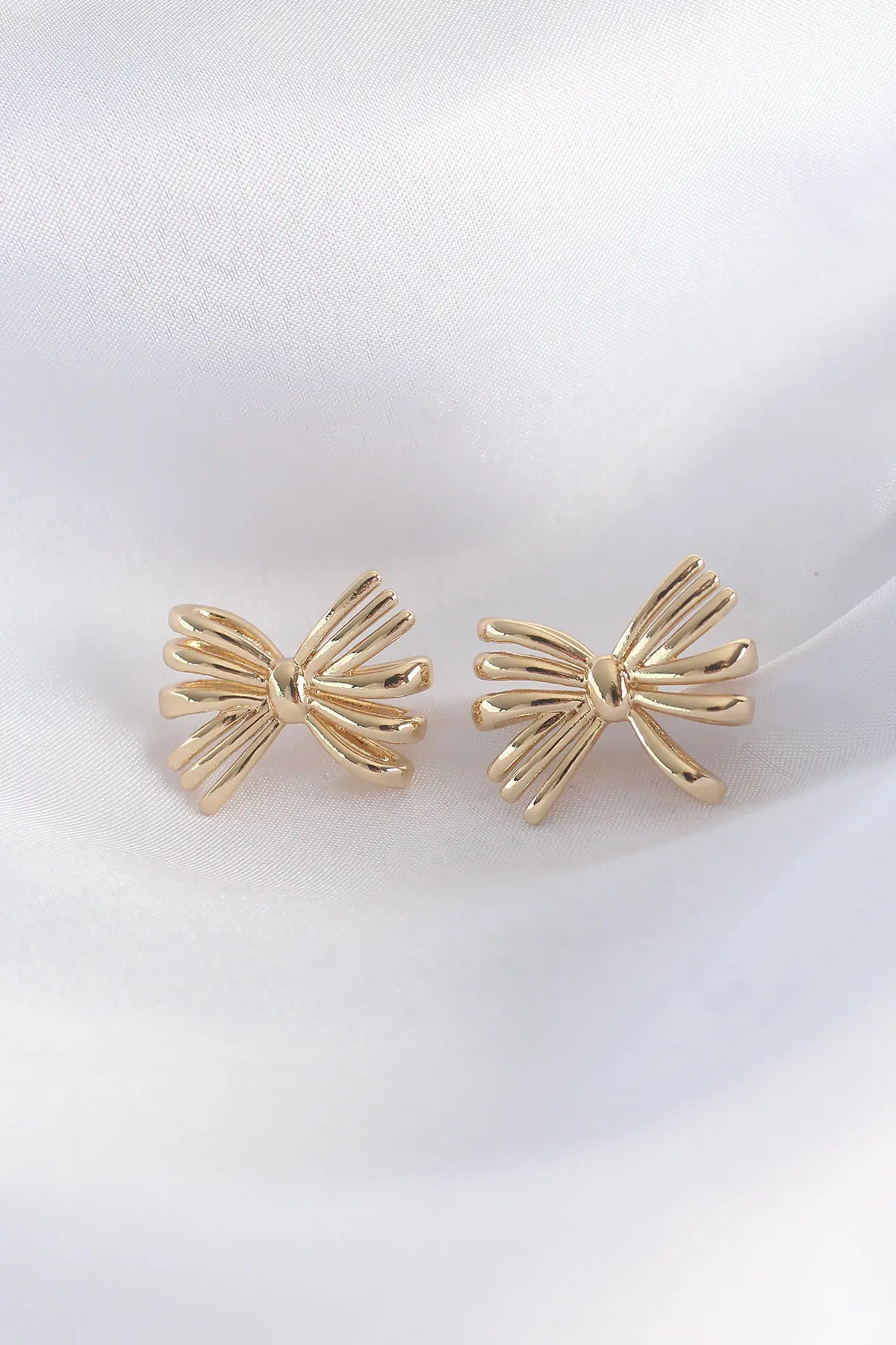 Pirinç Gold Renk Fiyonk Küpe TJ-BKP8930
