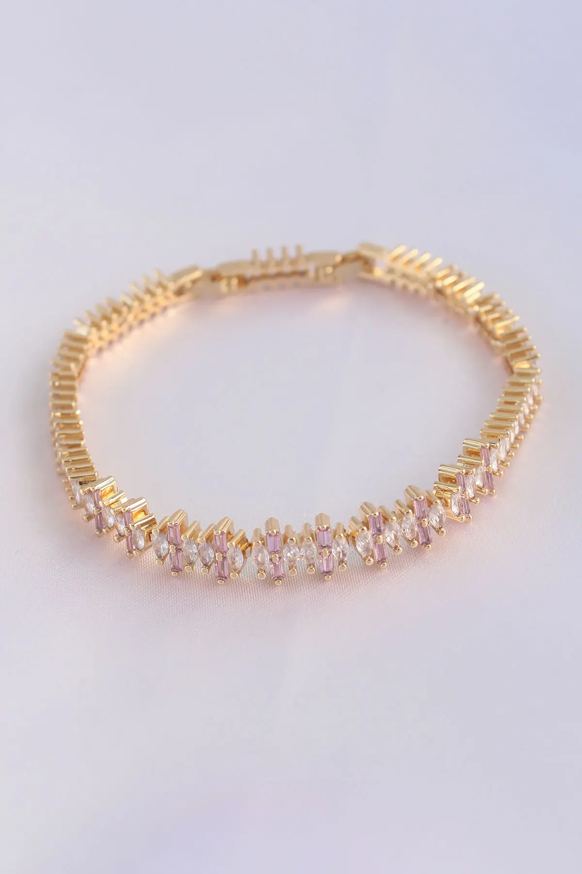 Vip Seri Pirinç Pembe Zirkon Taşlı Gold Renk Baget Model Bileklik TJ-BB6078