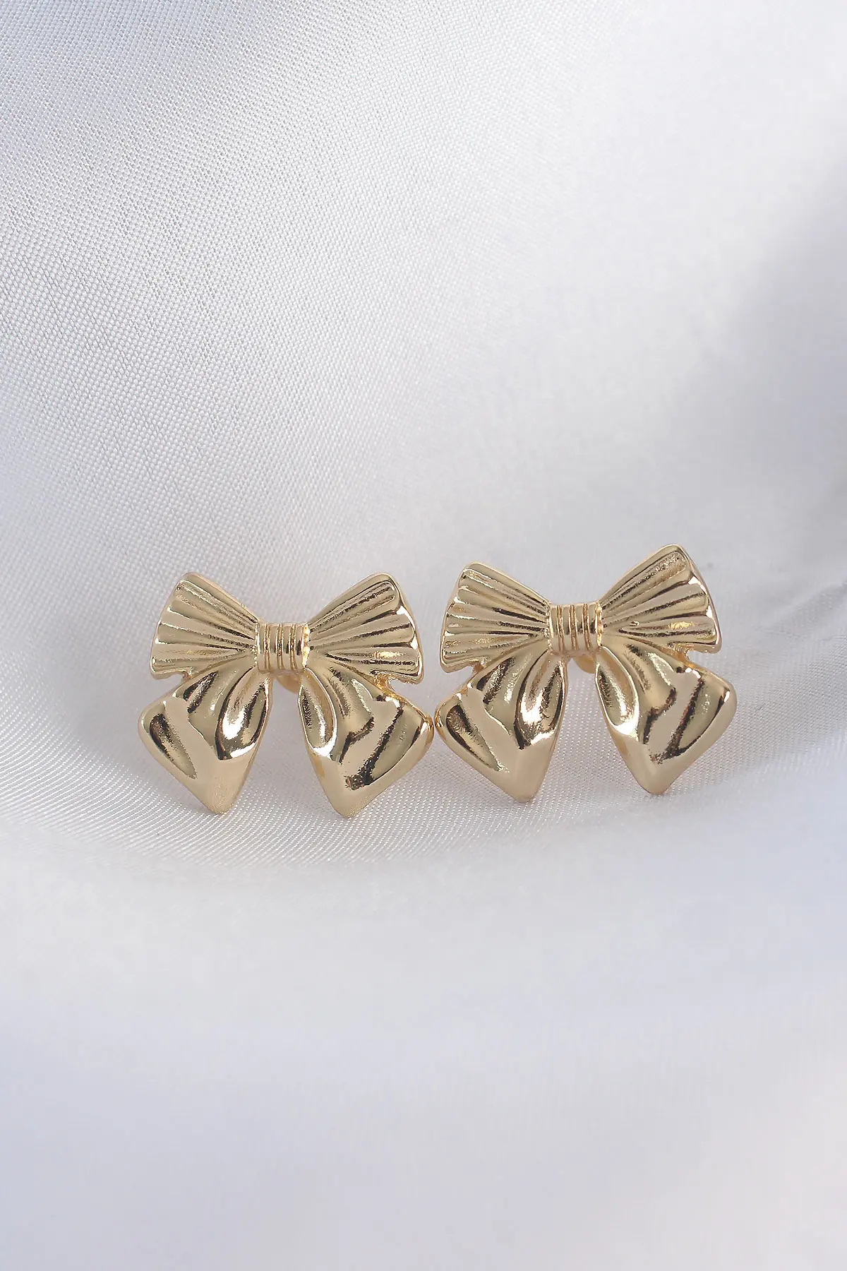 Pirinç Gold Renk Fiyonk Küpe TJ-BKP8942