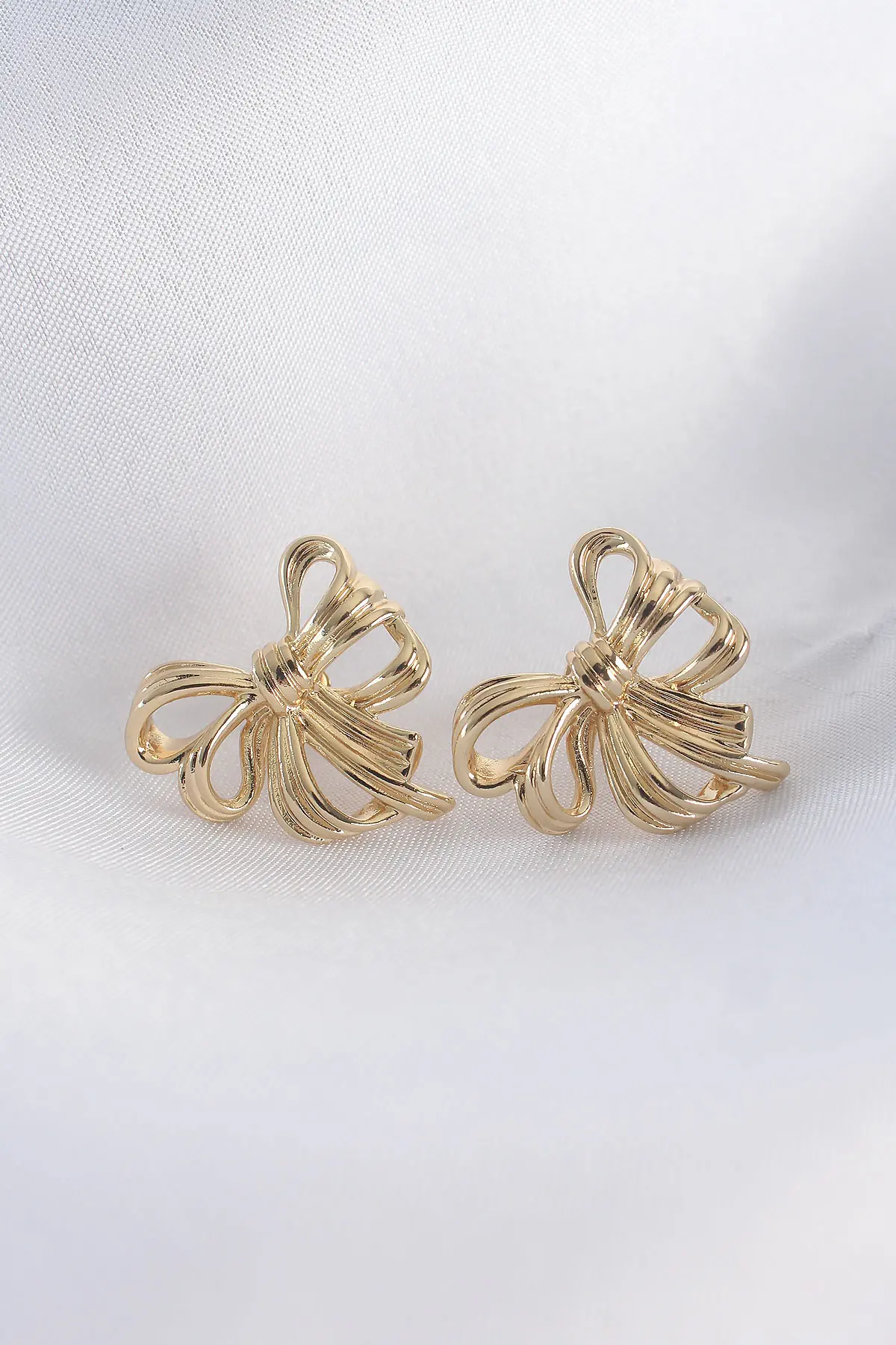 Pirinç Gold Renk Fiyonk Küpe TJ-BKP8944