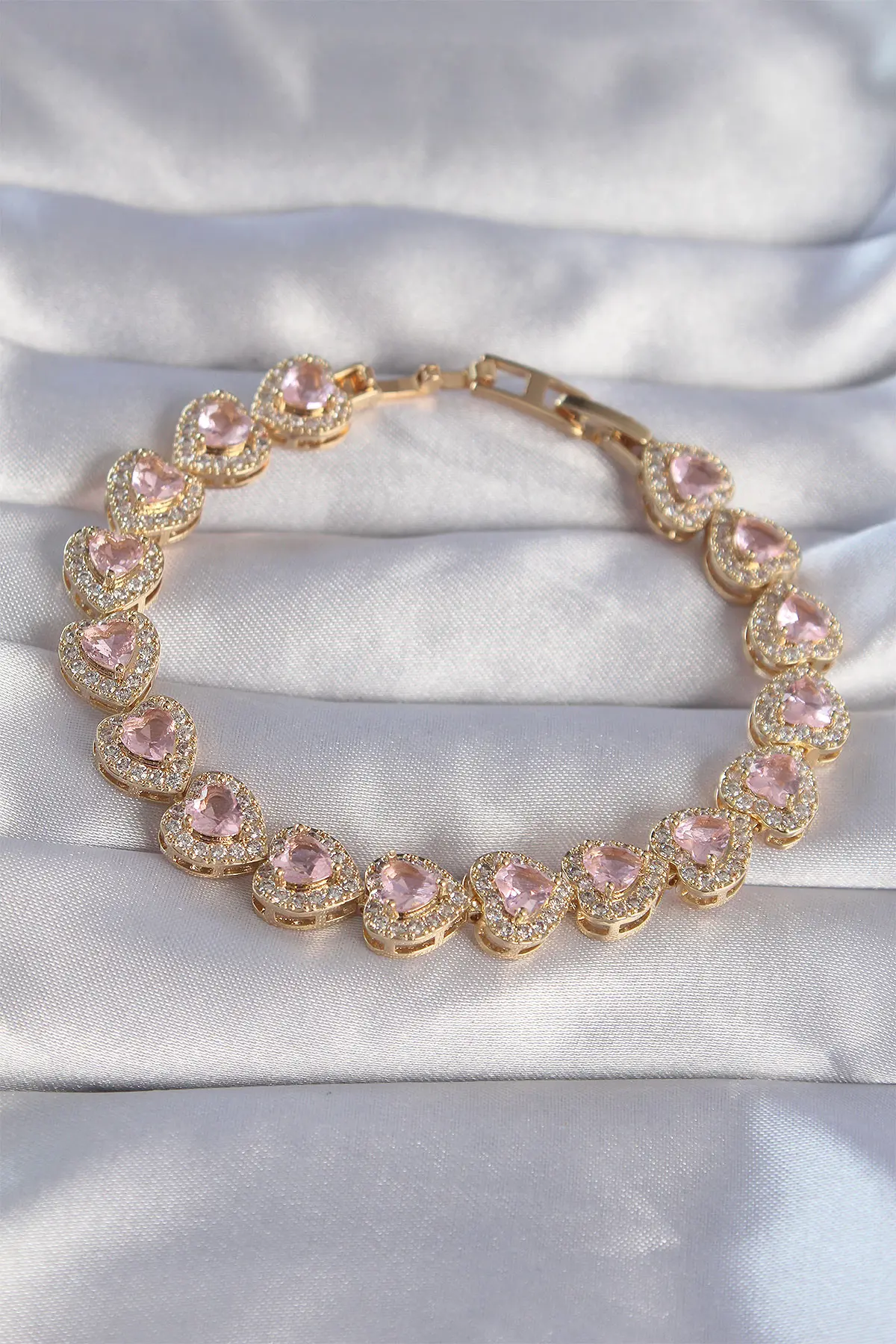 Vip Seri Pirinç Gold Renk Pembe Zirkon Taşlı Kalp Tasarımlı Bileklik TJ-BB6127