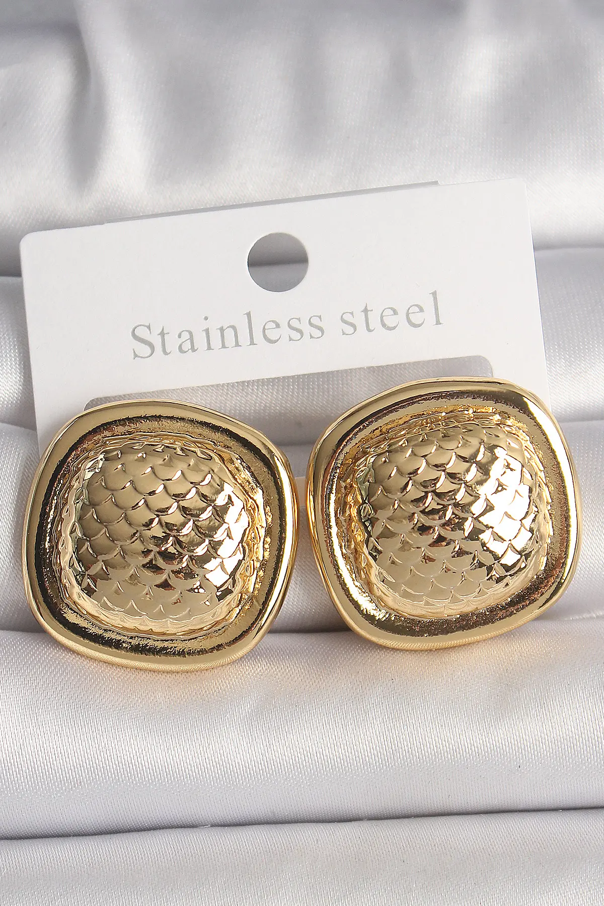 Pirinç Gold Renk İşlemeli Kare Model Kadın Küpe TJ-BKP10149