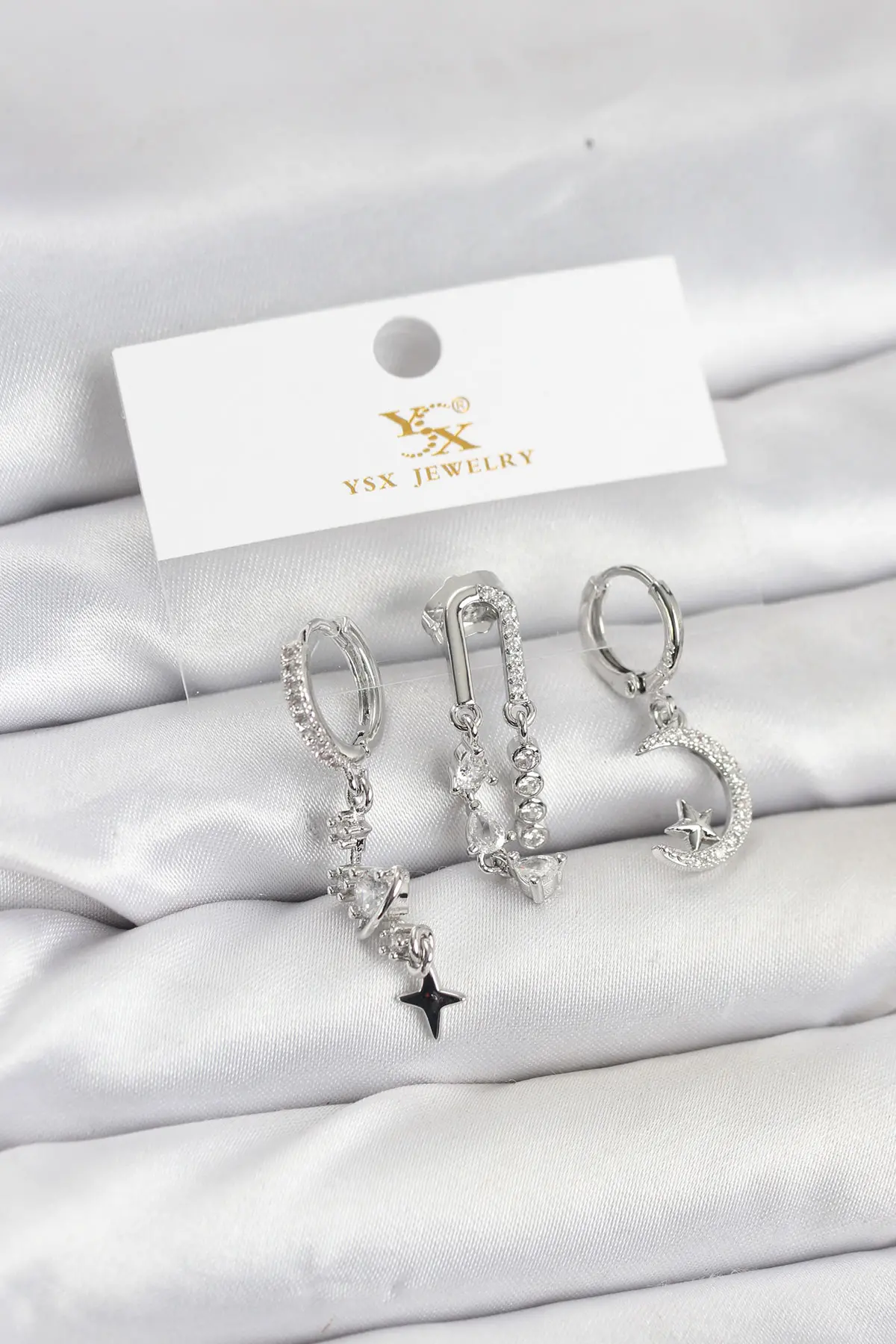 Pirinç Gümüş Renk Zirkon Taşlı Uzay Model YSX Trio Küpe Seti TJ-BKP11569