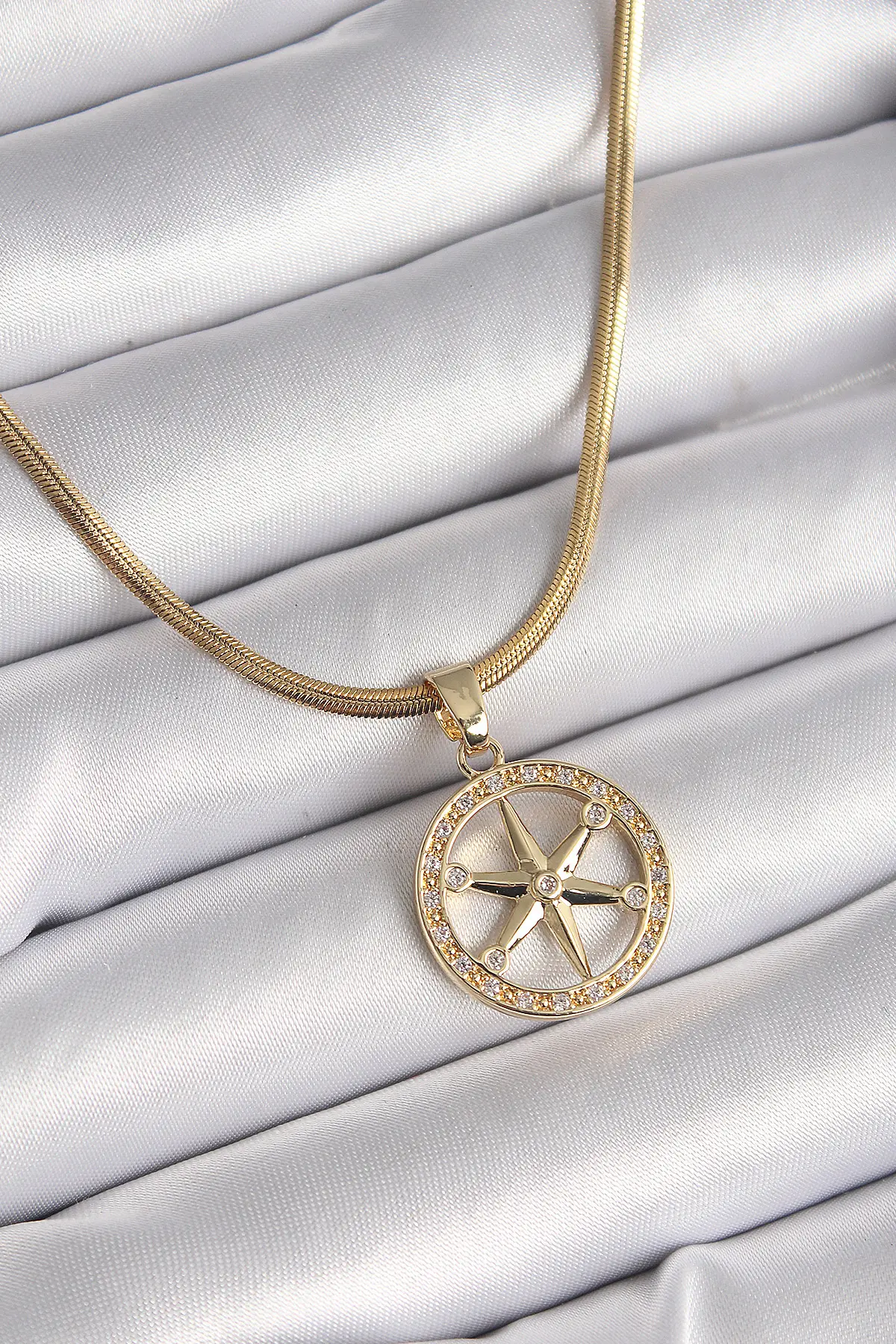 316L Çelik Gold Renk İtalyan Zincir Zirkon Taşlı Kutup Yıldız Model Kadın Kolye TJ-BKO9595