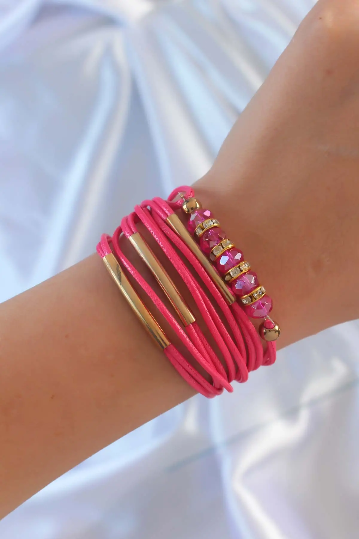 Pembe Renk Zirkon Taşlı Metal Aksesuarlı İpli Çoklu Bileklik TJ-BB6357
