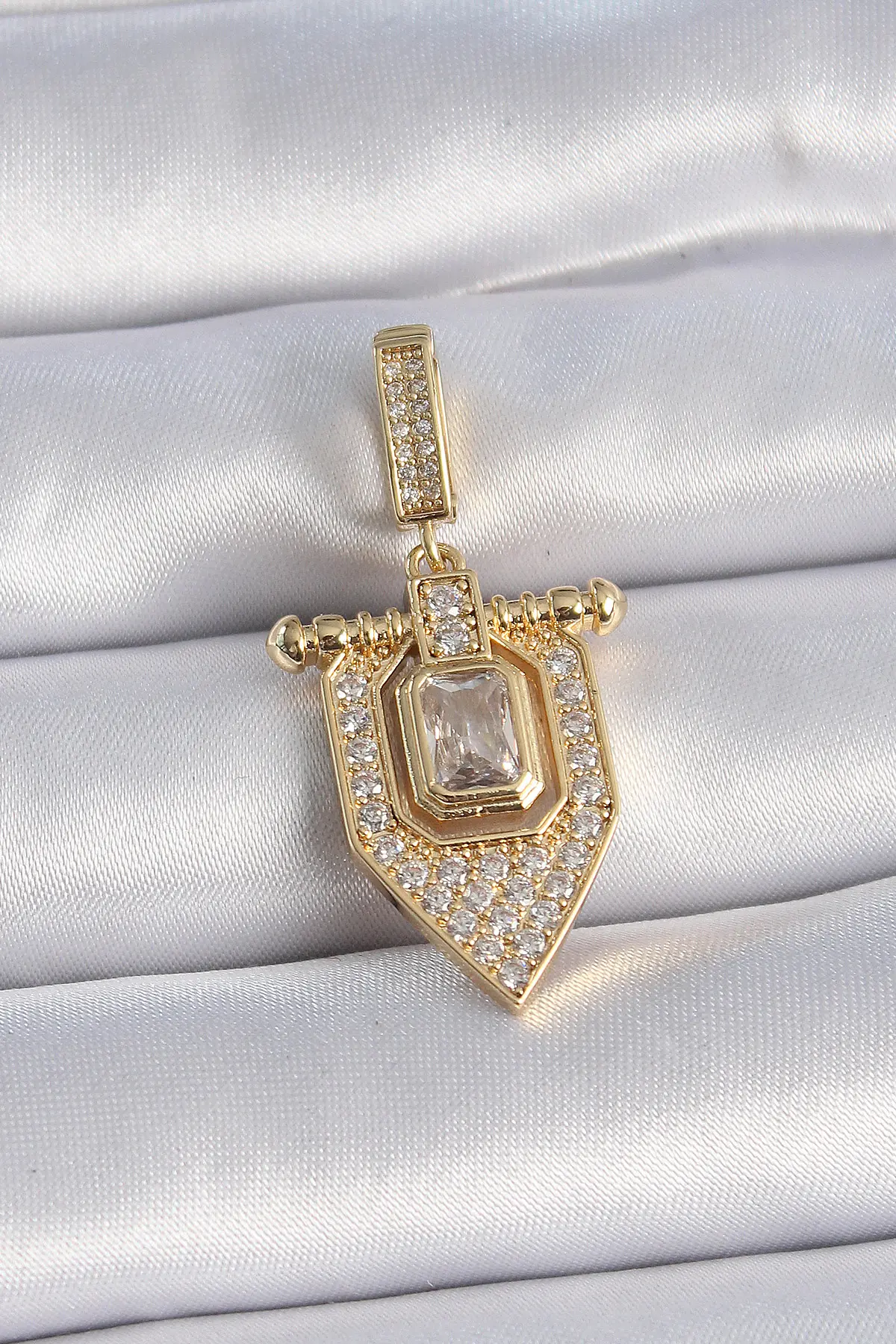 Pirinç Gold Renk Baget Zirkon Taşlı Ajda Charm TJ-BC1011