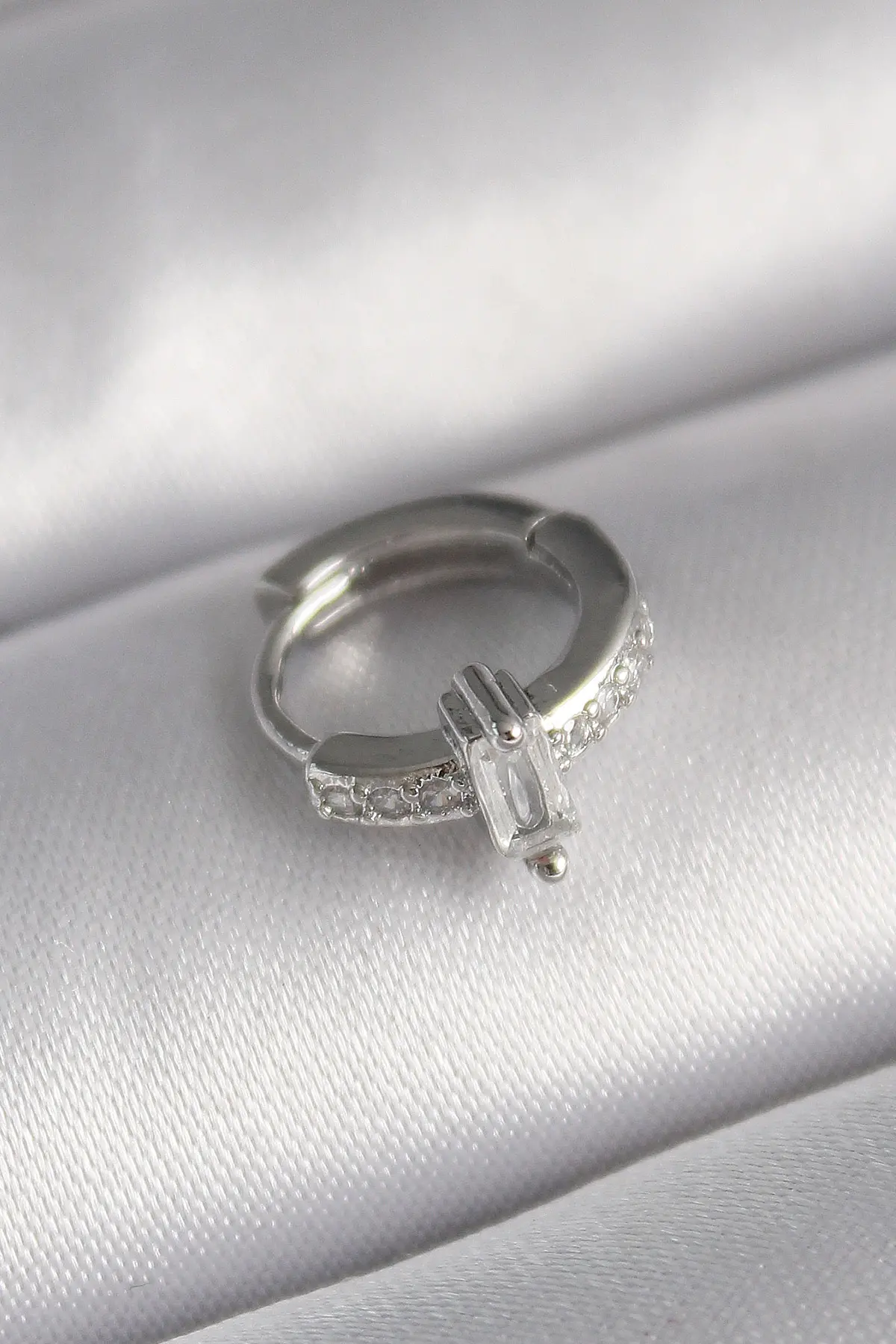 316L Çelik Gümüş Renk Zirkon Taşlı Tragus Piercing TJ-PR1307