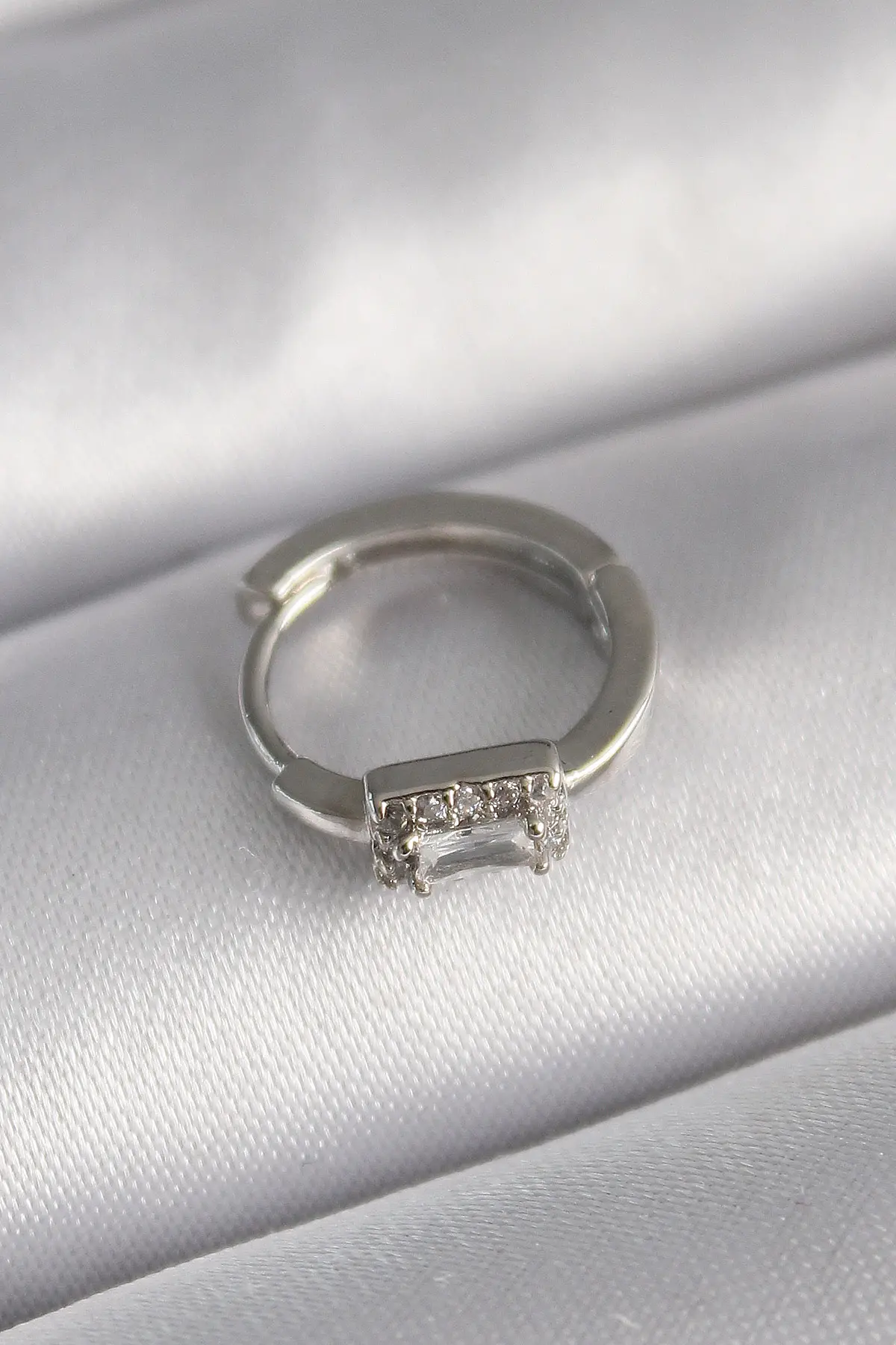 316L Çelik Gümüş Renk Kare Zirkon Taşlı Tragus Piercing TJ-PR1309