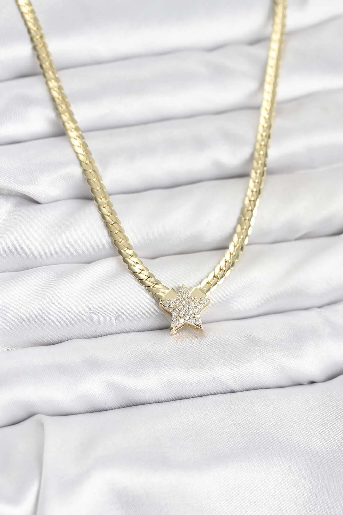 Gold Renk Pirinç Yıldız Zirkon Taşlı Kadın Kolye TJ-BKO10793