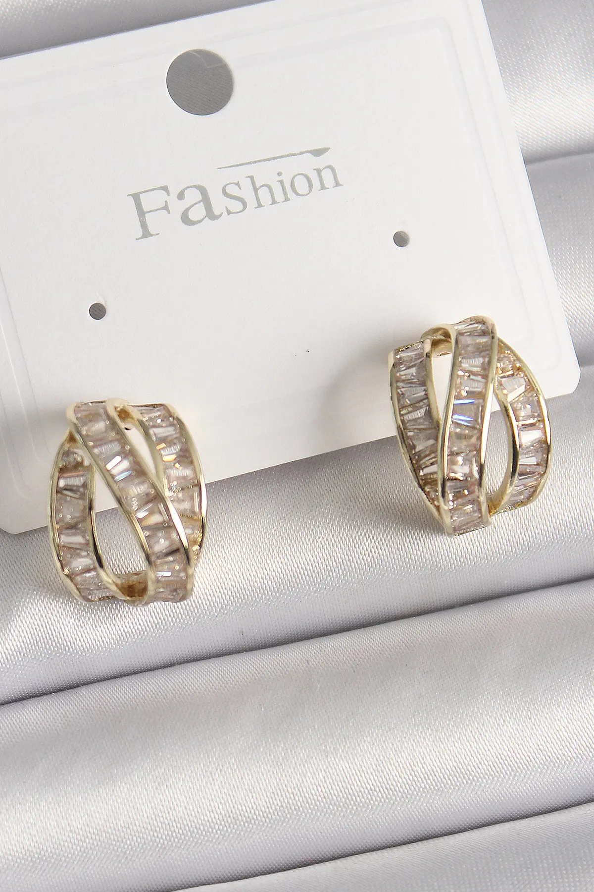 Pirinç Gold Renk Zirkon Taşlı Düğüm Halka Model Kadın Küpe TJ-BKP9943