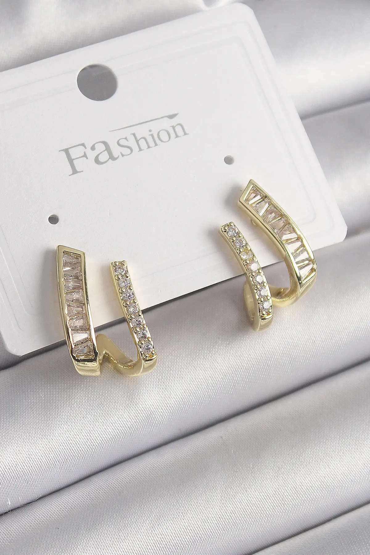 Pirinç Gold Renk Zirkon Taşlı Kadın Küpe TJ-BKP9969
