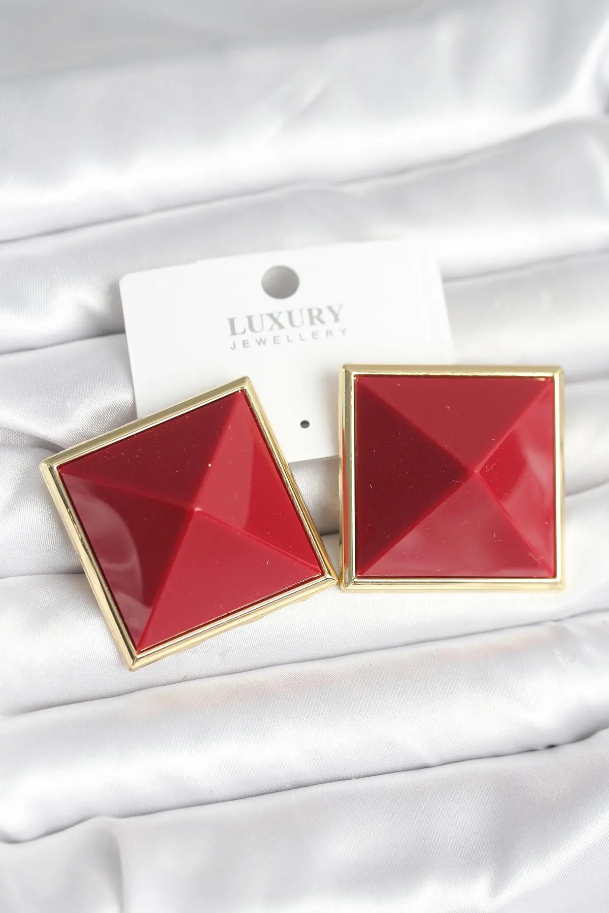 Pirinç Gold Renk Bordo Piramit Model Kadın Küpe TJ-BKP11384