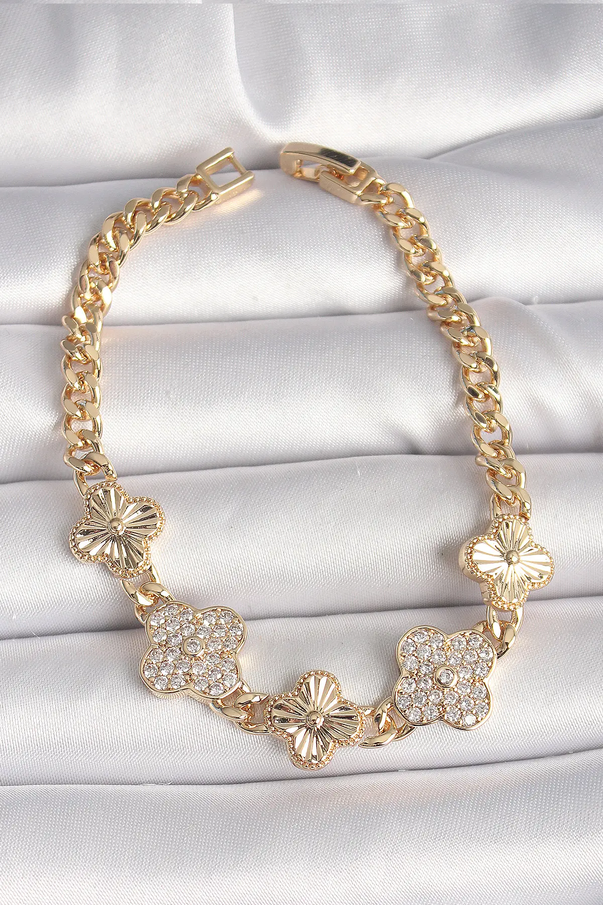 Pirinç Gold Renk Zirkon Taşlı Yonca Model Kadın Bileklik TJ-BB6836