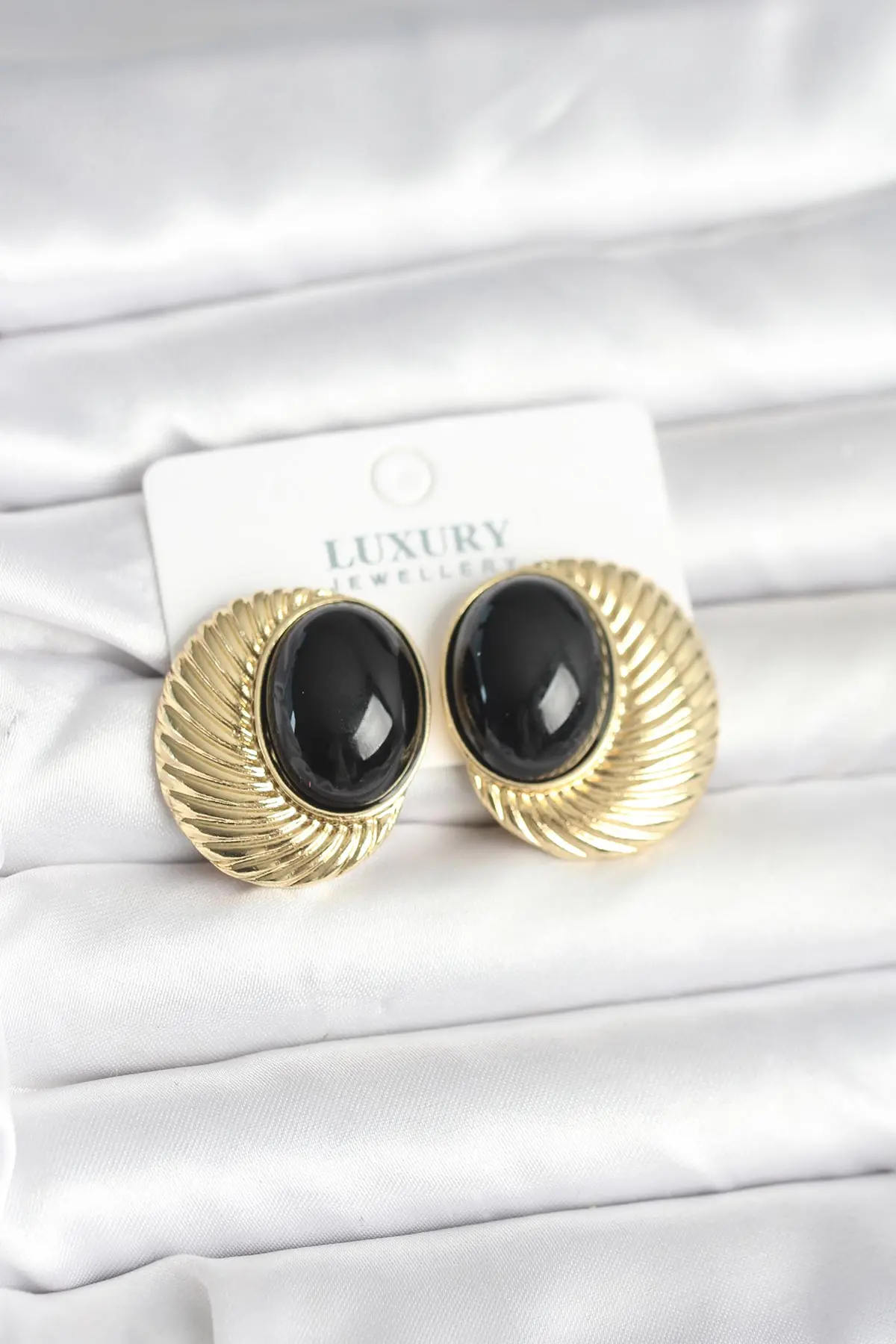 Pirinç Gold Renk Siyah Boncuklu Oval Vintage Kadın Küpe TJ-BKP11390